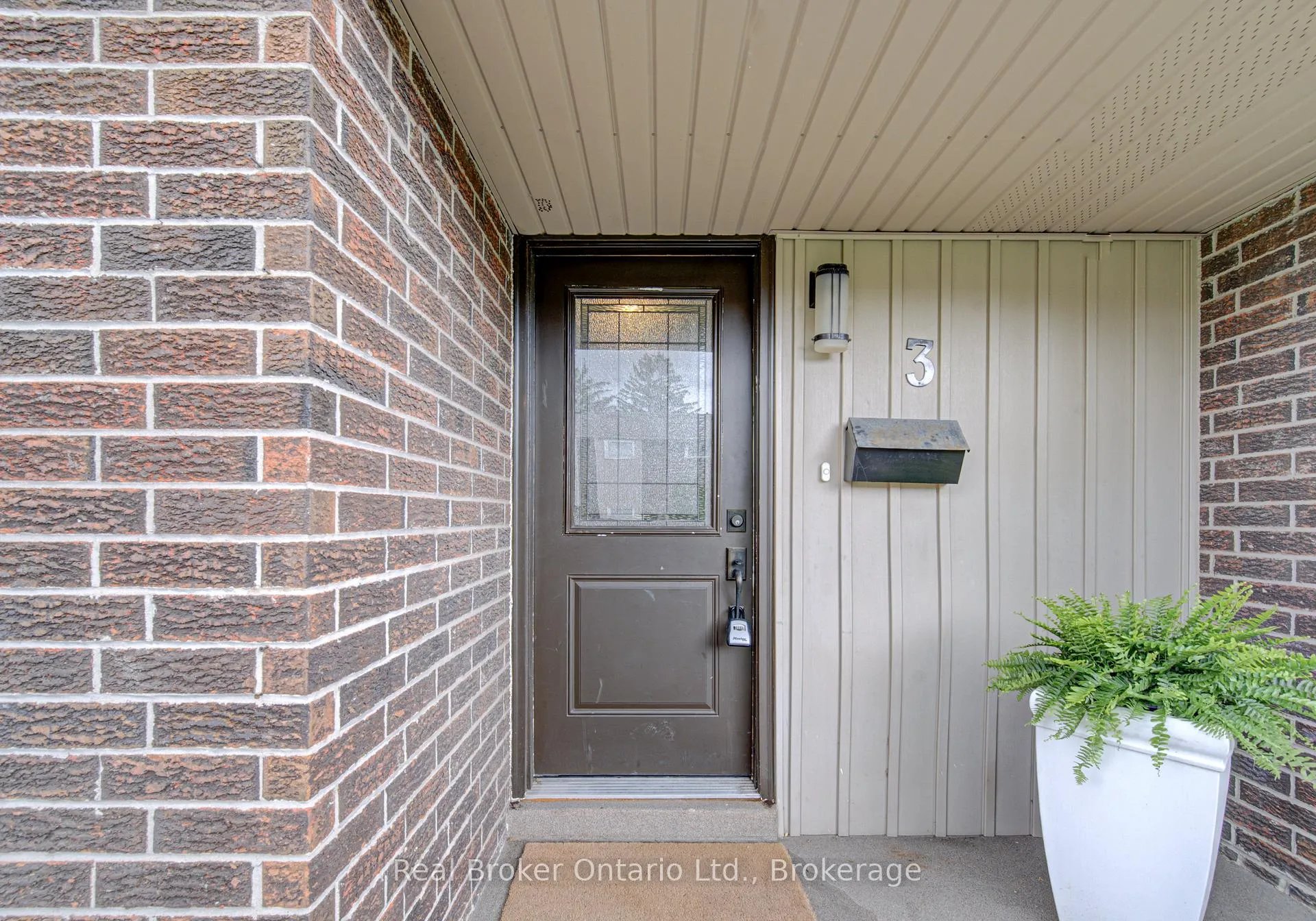 Photo 5 of Unit 3, 1302 Guelph Line, Burlington, Mountainside — HOMEH