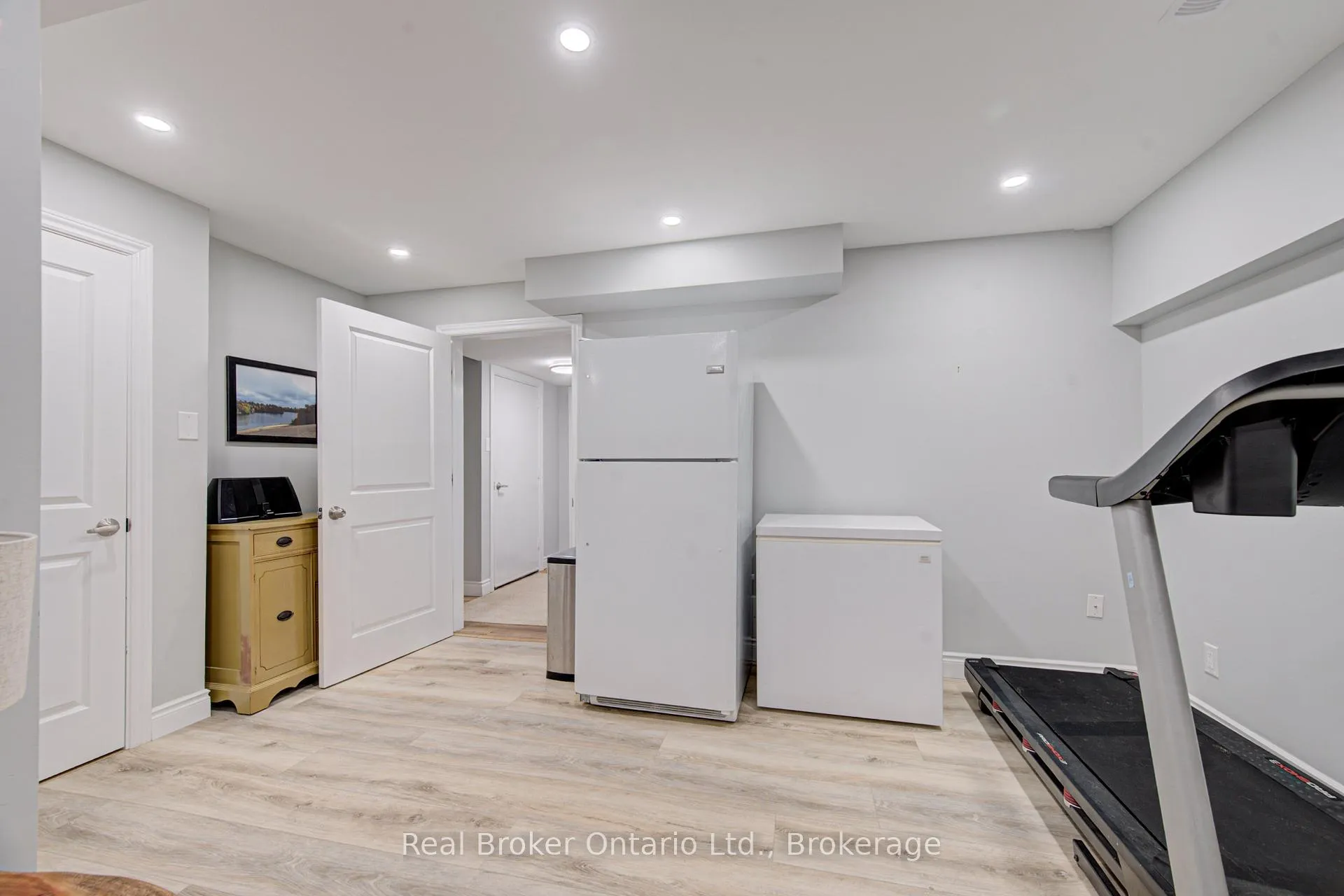 Photo 38 of Unit 3, 1302 Guelph Line, Burlington, Mountainside — HOMEH