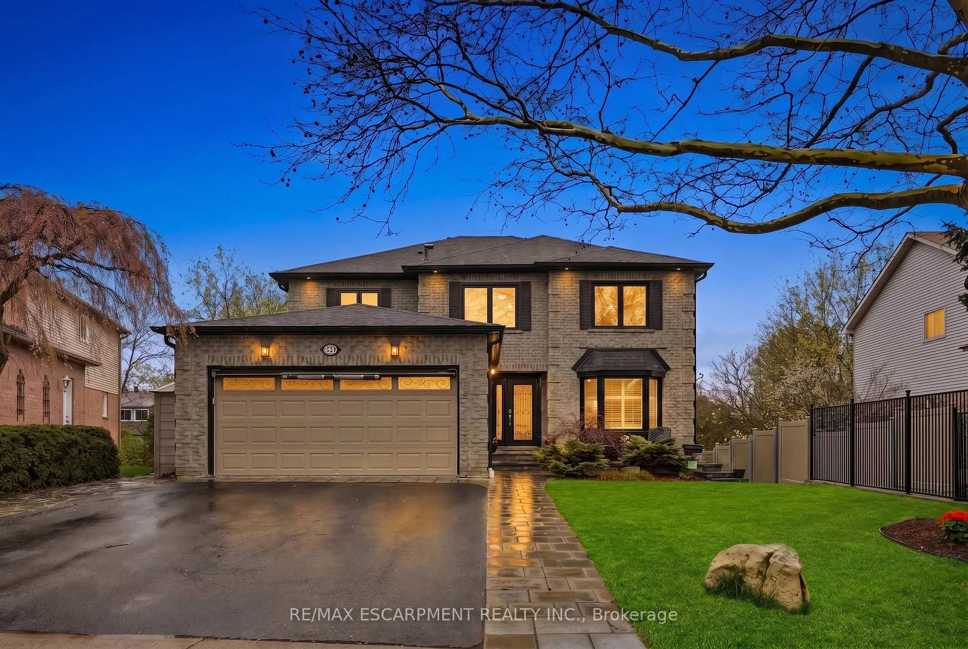 Photo 1 of 23 Golfview Crescent, Hamilton, Dundas — HOMEH