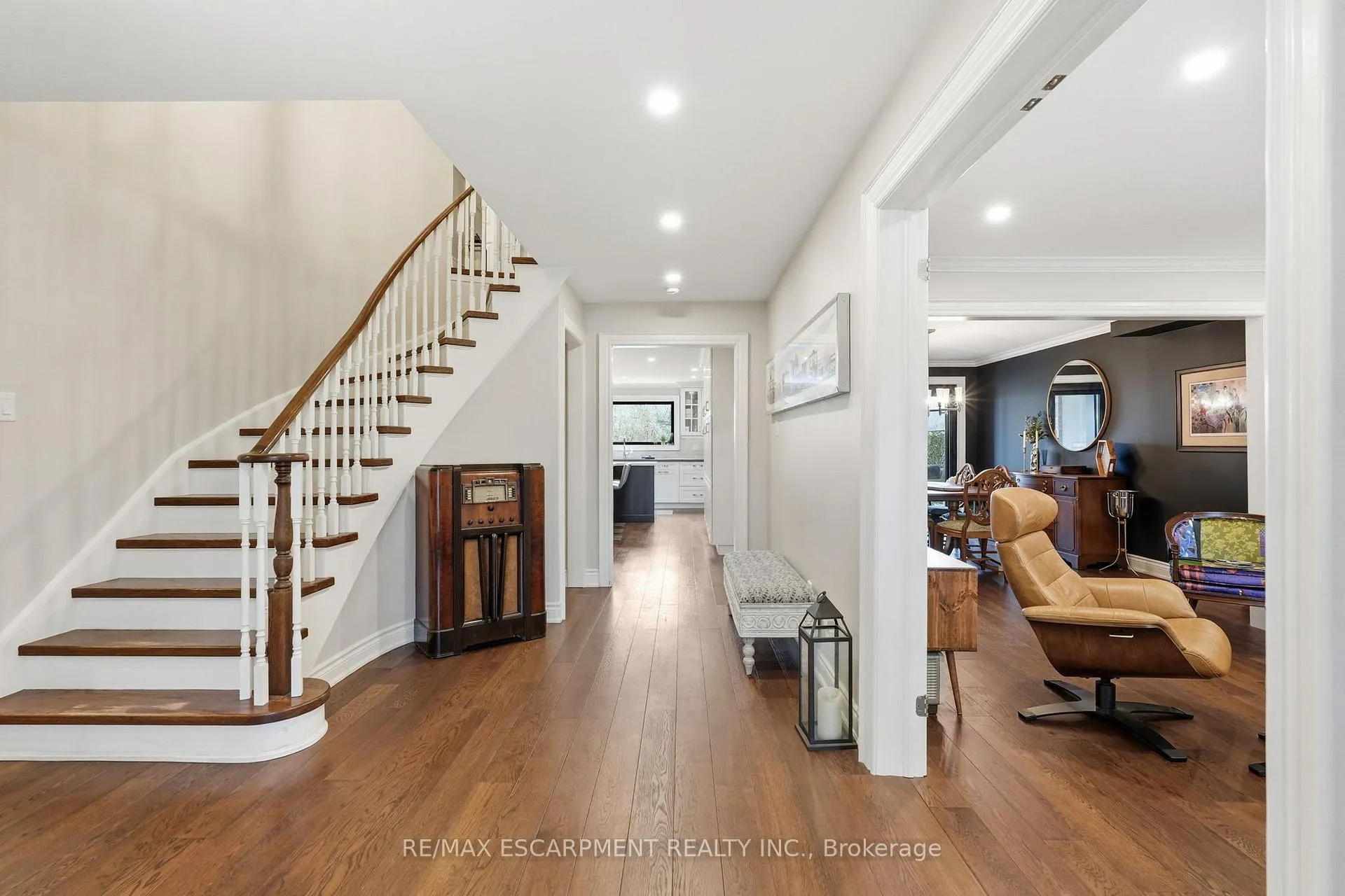 Photo 5 of 23 Golfview Crescent, Hamilton, Dundas — HOMEH
