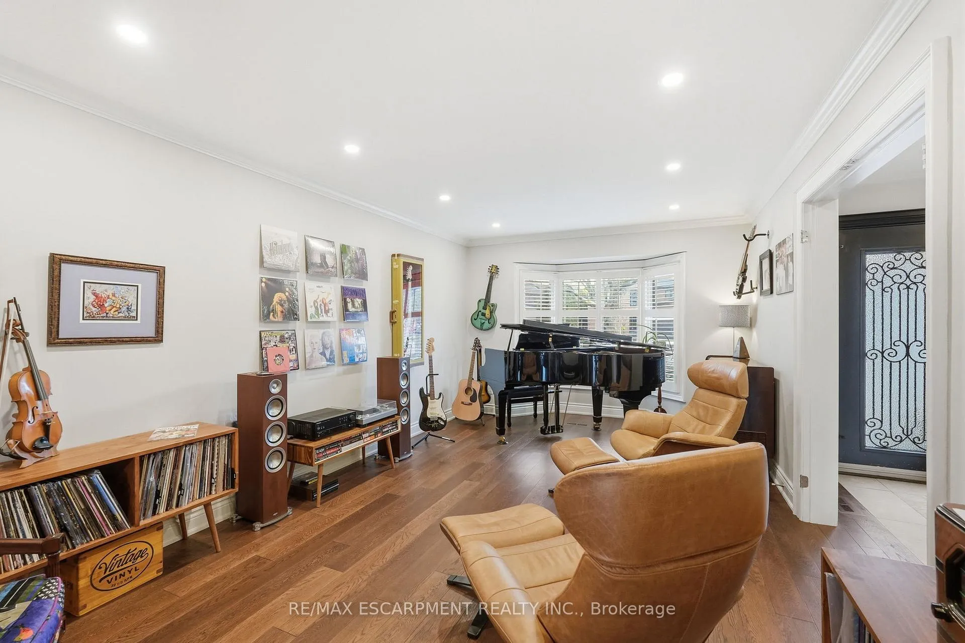 Photo 7 of 23 Golfview Crescent, Hamilton, Dundas — HOMEH