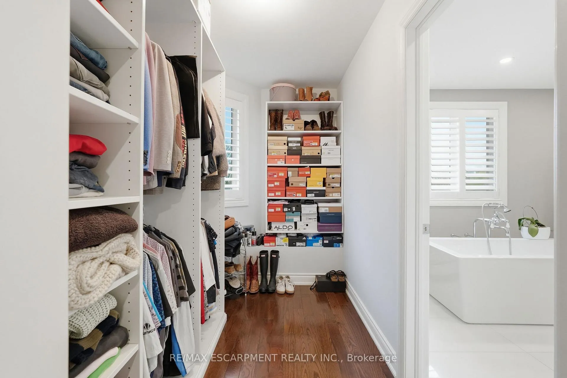 Photo 22 of 23 Golfview Crescent, Hamilton, Dundas — HOMEH
