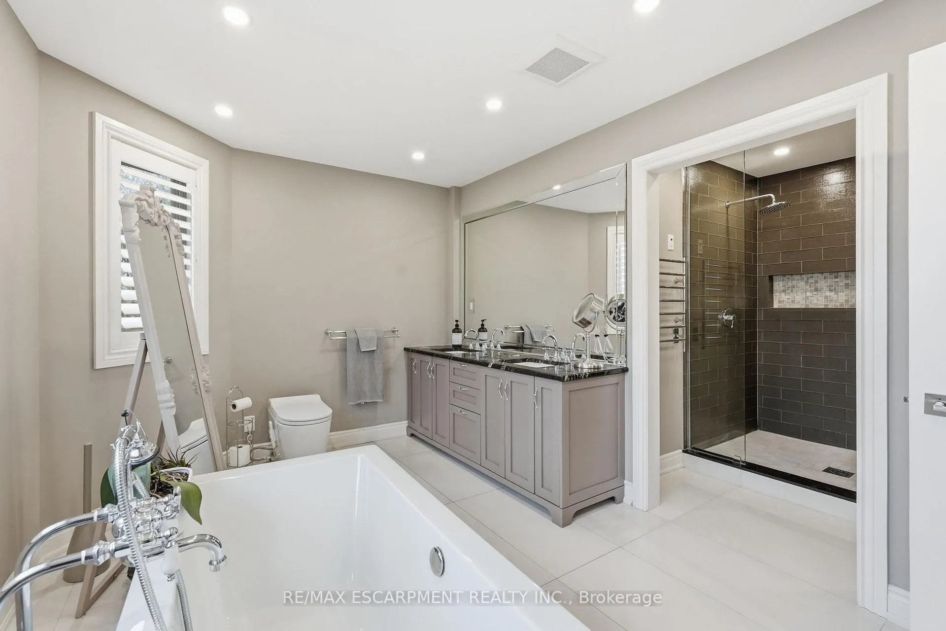 Photo 24 of 23 Golfview Crescent, Hamilton, Dundas — HOMEH