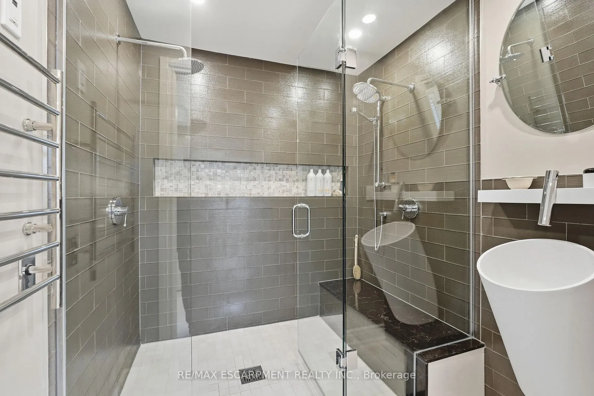 Photo 25 of 23 Golfview Crescent, Hamilton, Dundas — HOMEH
