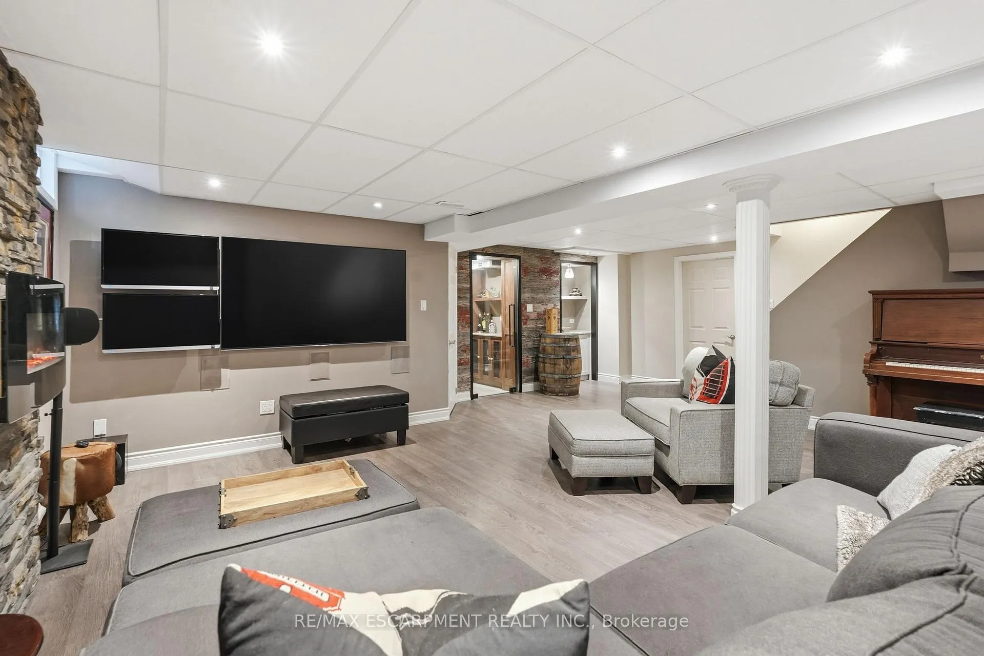Photo 36 of 23 Golfview Crescent, Hamilton, Dundas — HOMEH