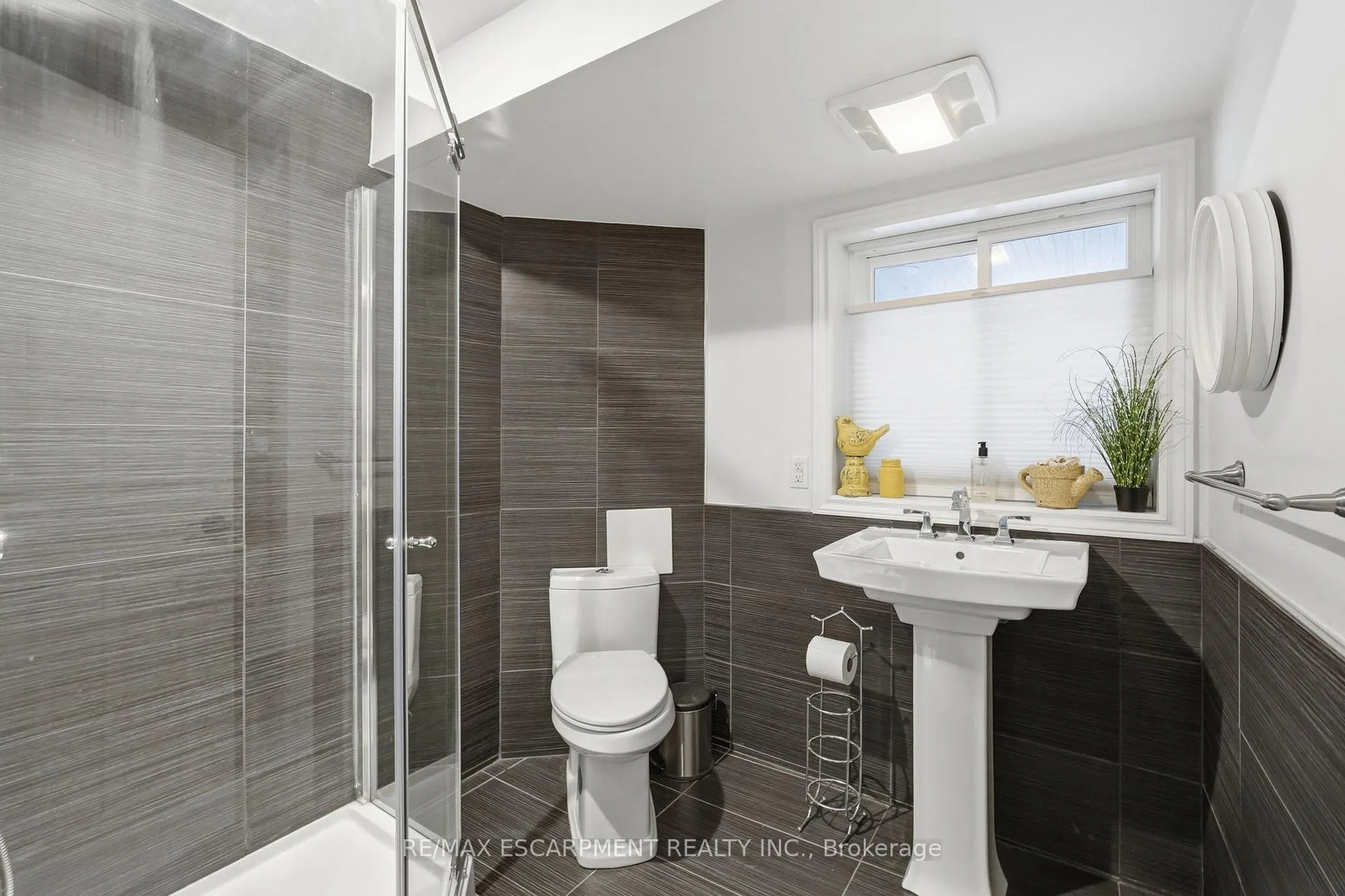 Photo 40 of 23 Golfview Crescent, Hamilton, Dundas — HOMEH