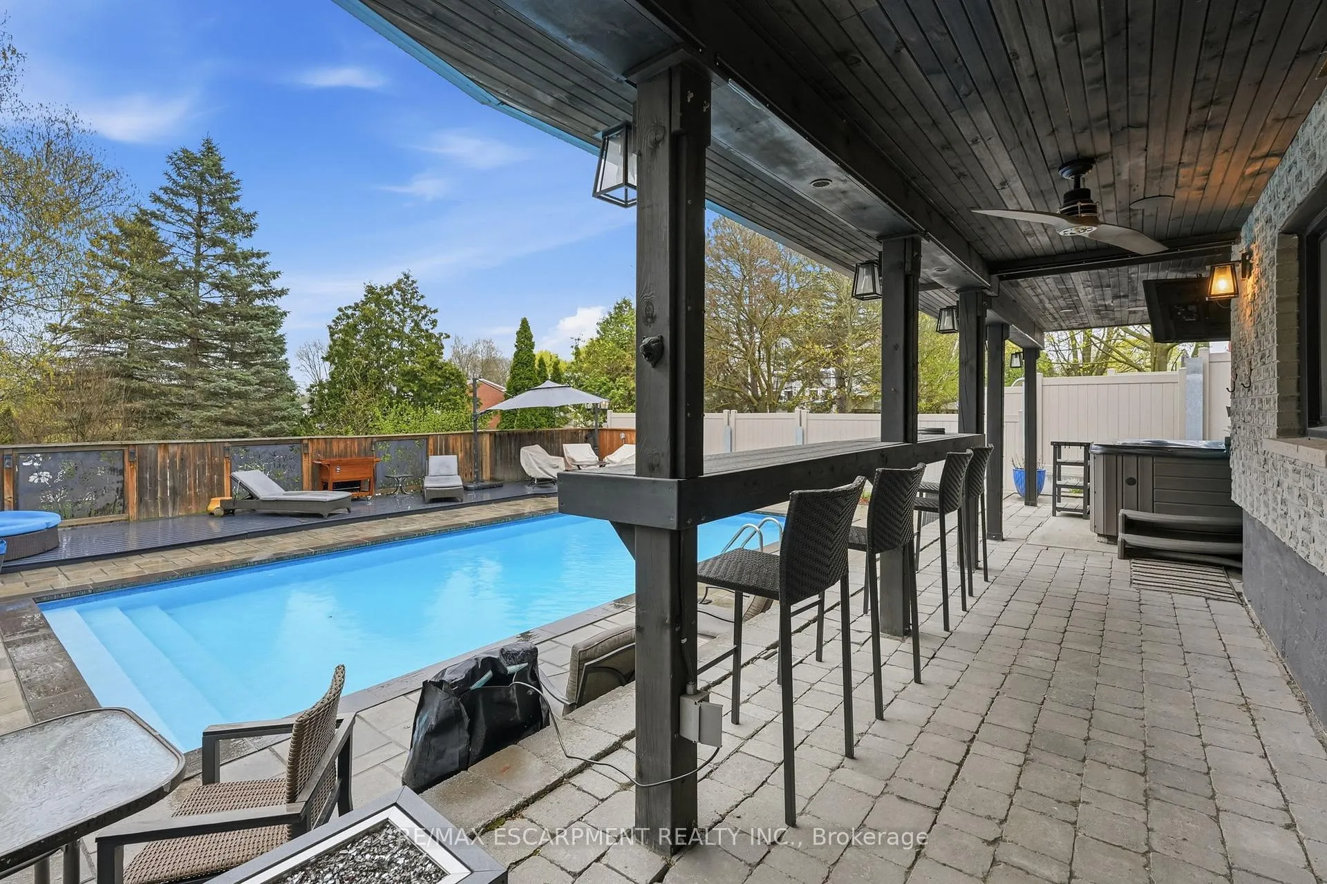 Photo 46 of 23 Golfview Crescent, Hamilton, Dundas — HOMEH