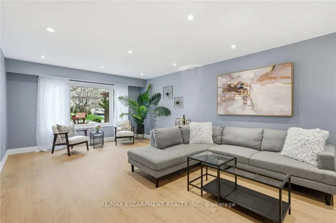 Photo 7 of 2401 Sinclair Circle, Burlington, Brant Hills — HOMEH