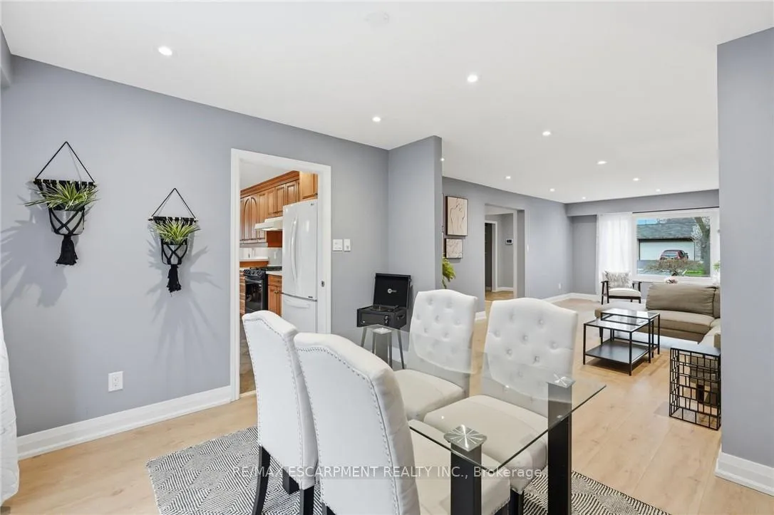 Photo 9 of 2401 Sinclair Circle, Burlington, Brant Hills — HOMEH