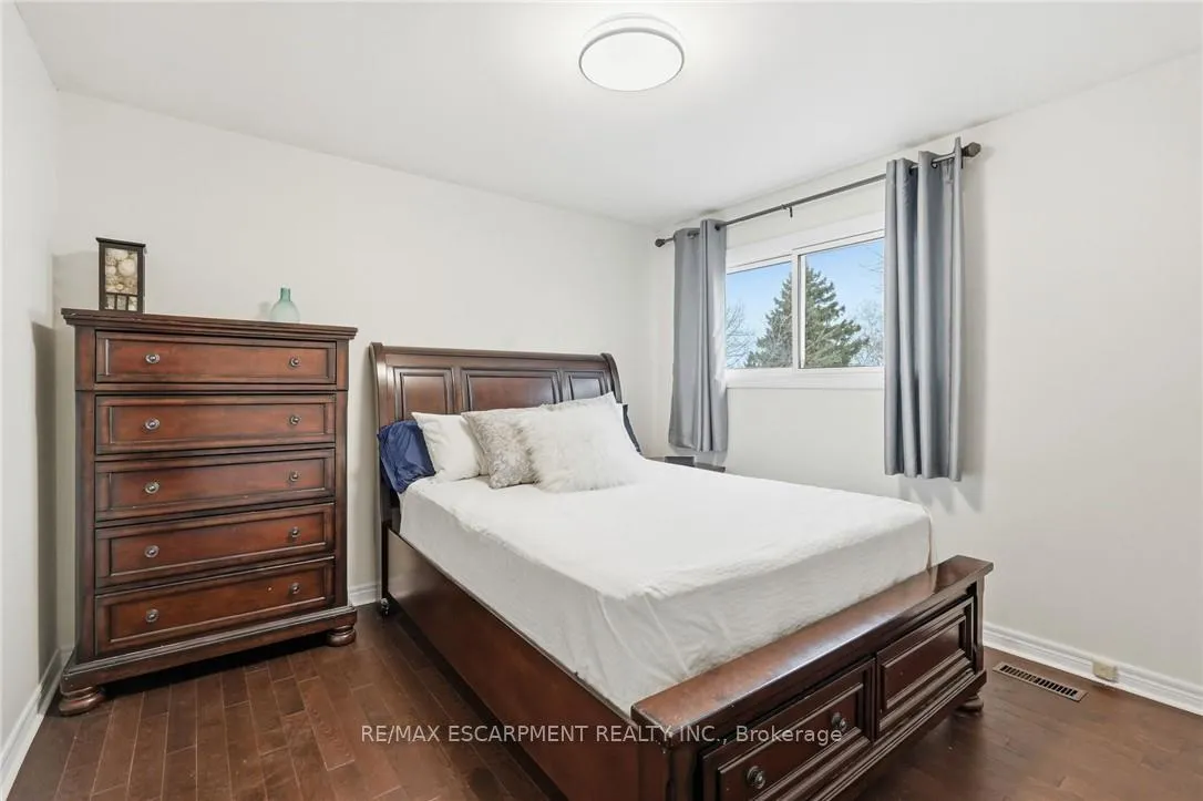 Photo 16 of 2401 Sinclair Circle, Burlington, Brant Hills — HOMEH