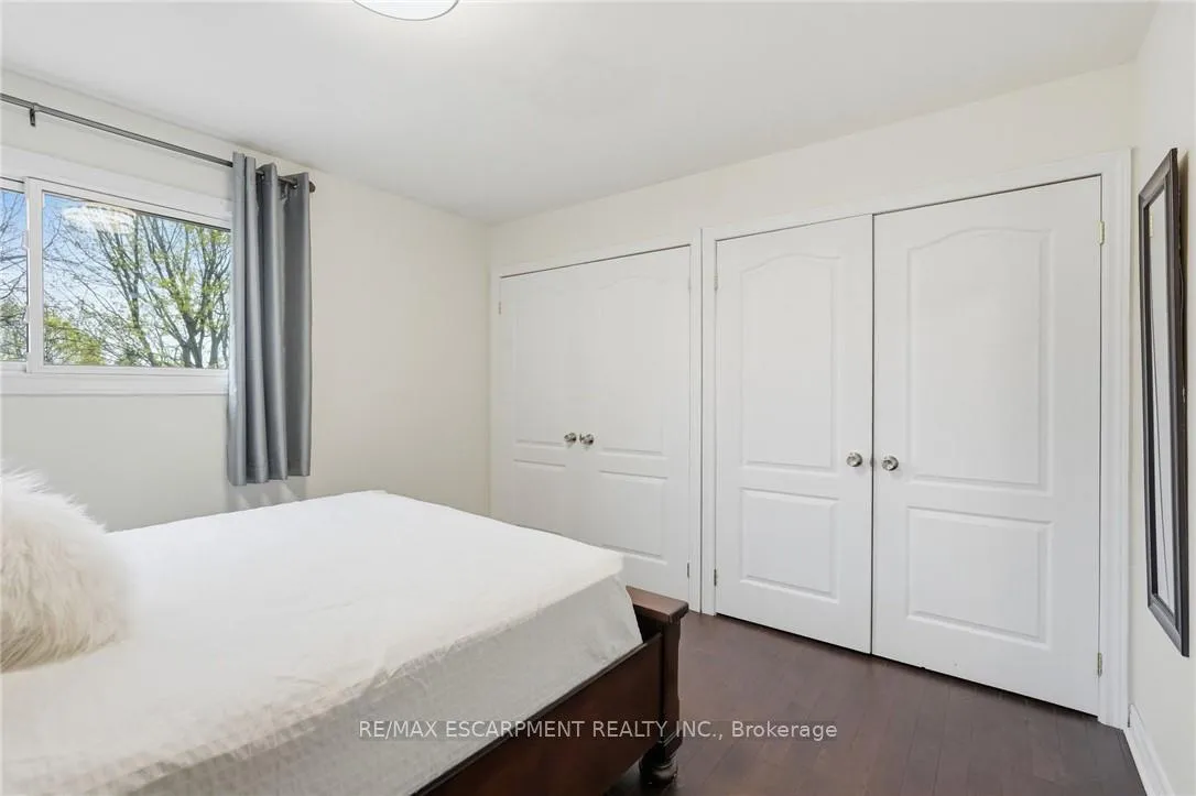Photo 17 of 2401 Sinclair Circle, Burlington, Brant Hills — HOMEH