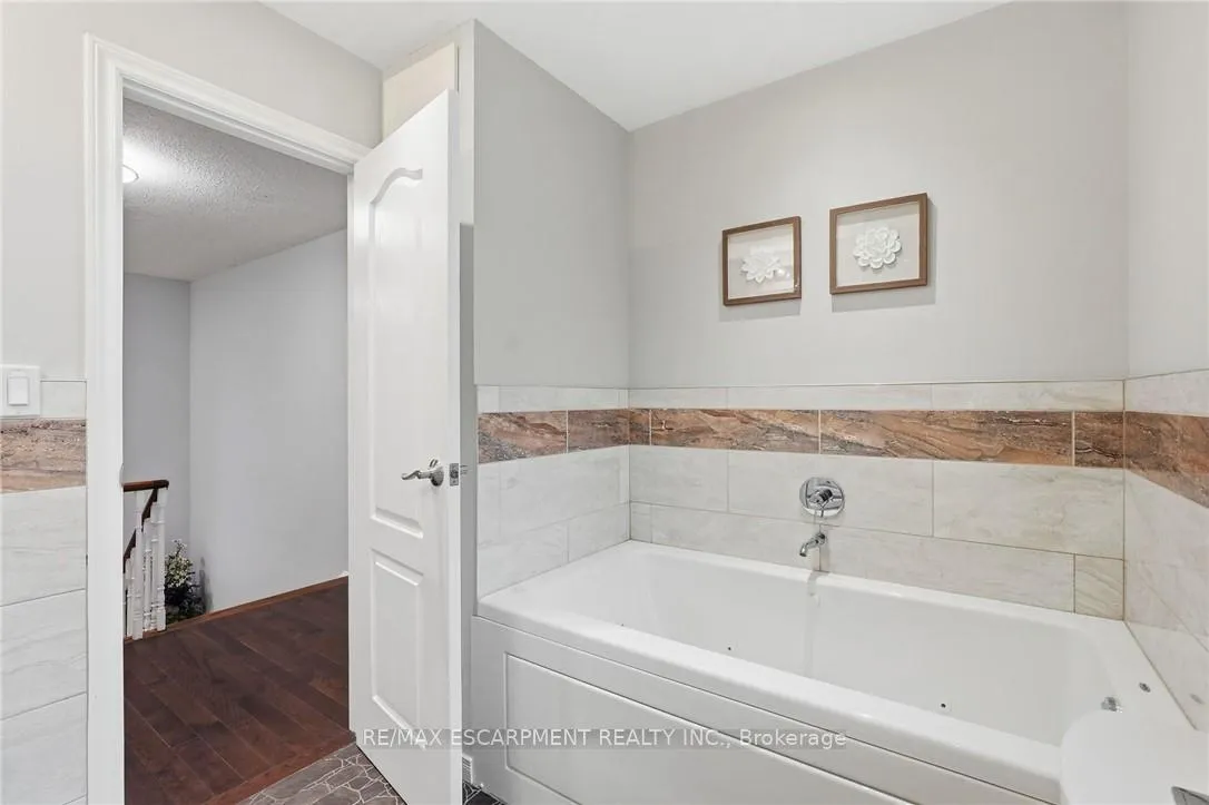 Photo 20 of 2401 Sinclair Circle, Burlington, Brant Hills — HOMEH