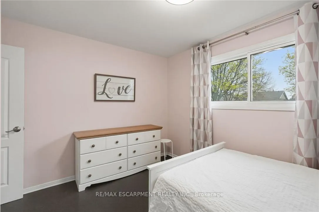 Photo 22 of 2401 Sinclair Circle, Burlington, Brant Hills — HOMEH