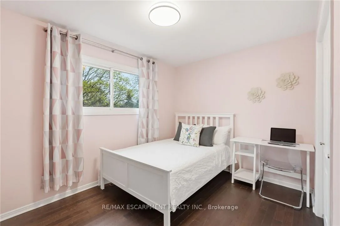 Photo 23 of 2401 Sinclair Circle, Burlington, Brant Hills — HOMEH