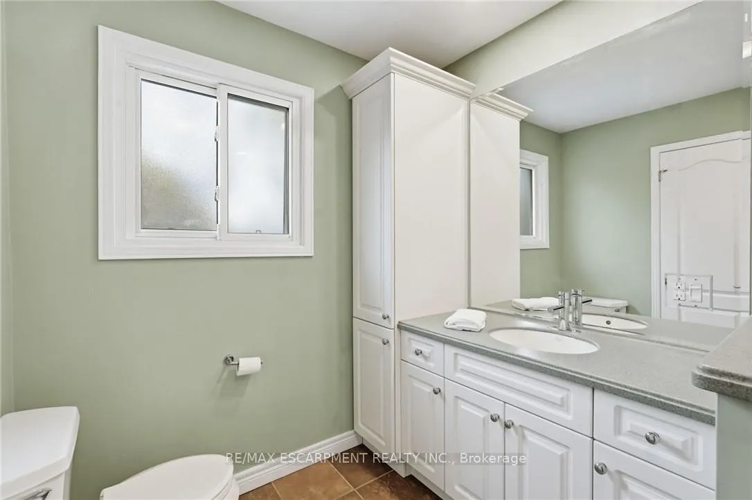 Photo 28 of 2401 Sinclair Circle, Burlington, Brant Hills — HOMEH