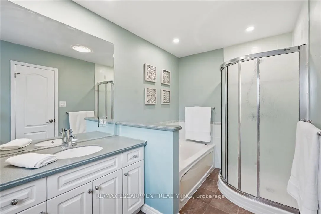 Photo 29 of 2401 Sinclair Circle, Burlington, Brant Hills — HOMEH