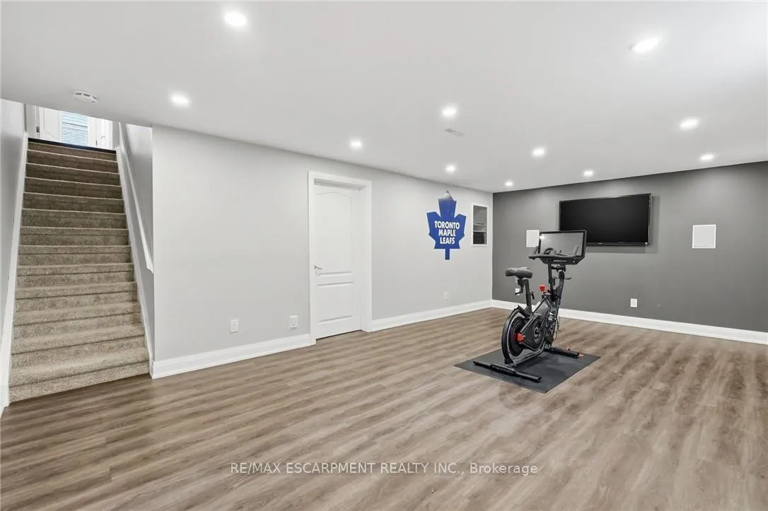Photo 31 of 2401 Sinclair Circle, Burlington, Brant Hills — HOMEH