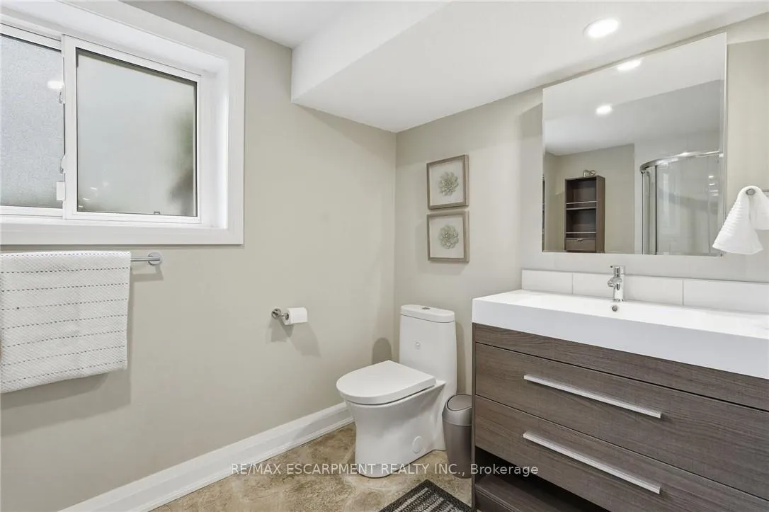Photo 34 of 2401 Sinclair Circle, Burlington, Brant Hills — HOMEH
