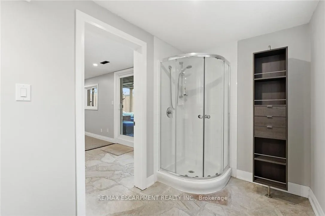 Photo 35 of 2401 Sinclair Circle, Burlington, Brant Hills — HOMEH