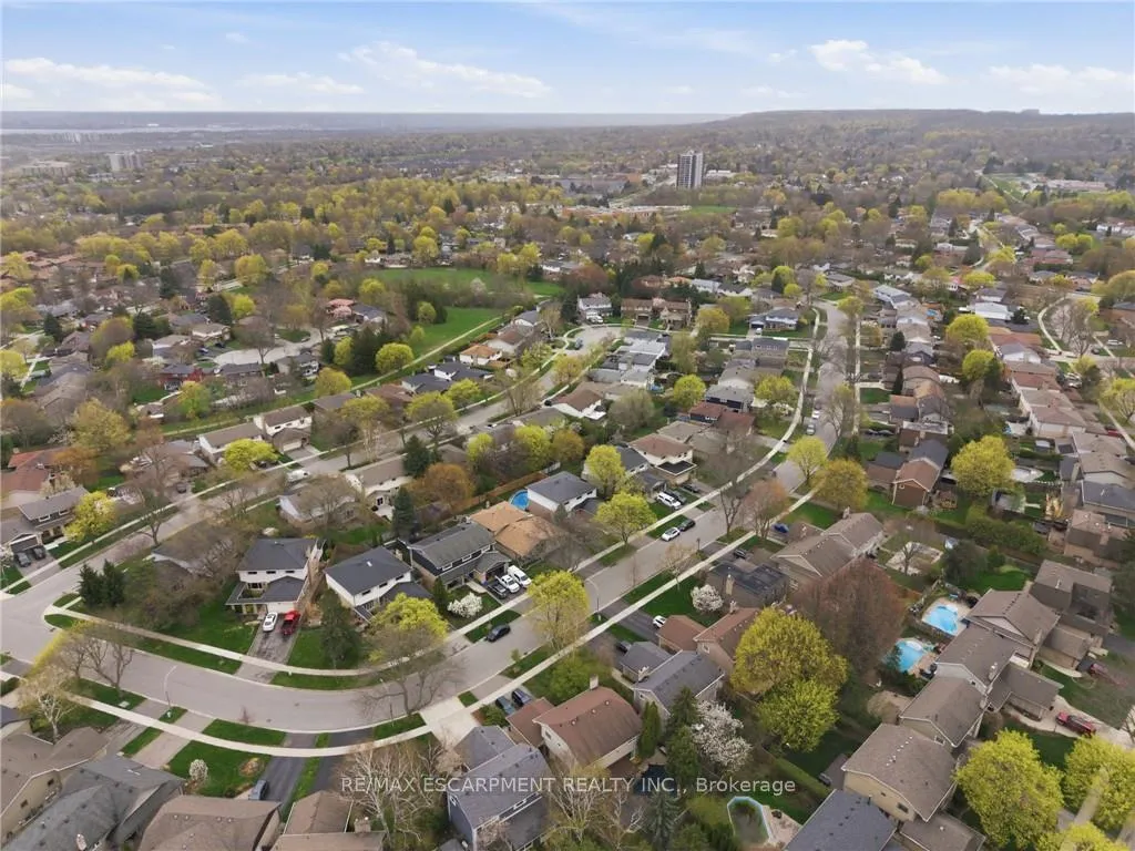 Photo 43 of 2401 Sinclair Circle, Burlington, Brant Hills — HOMEH