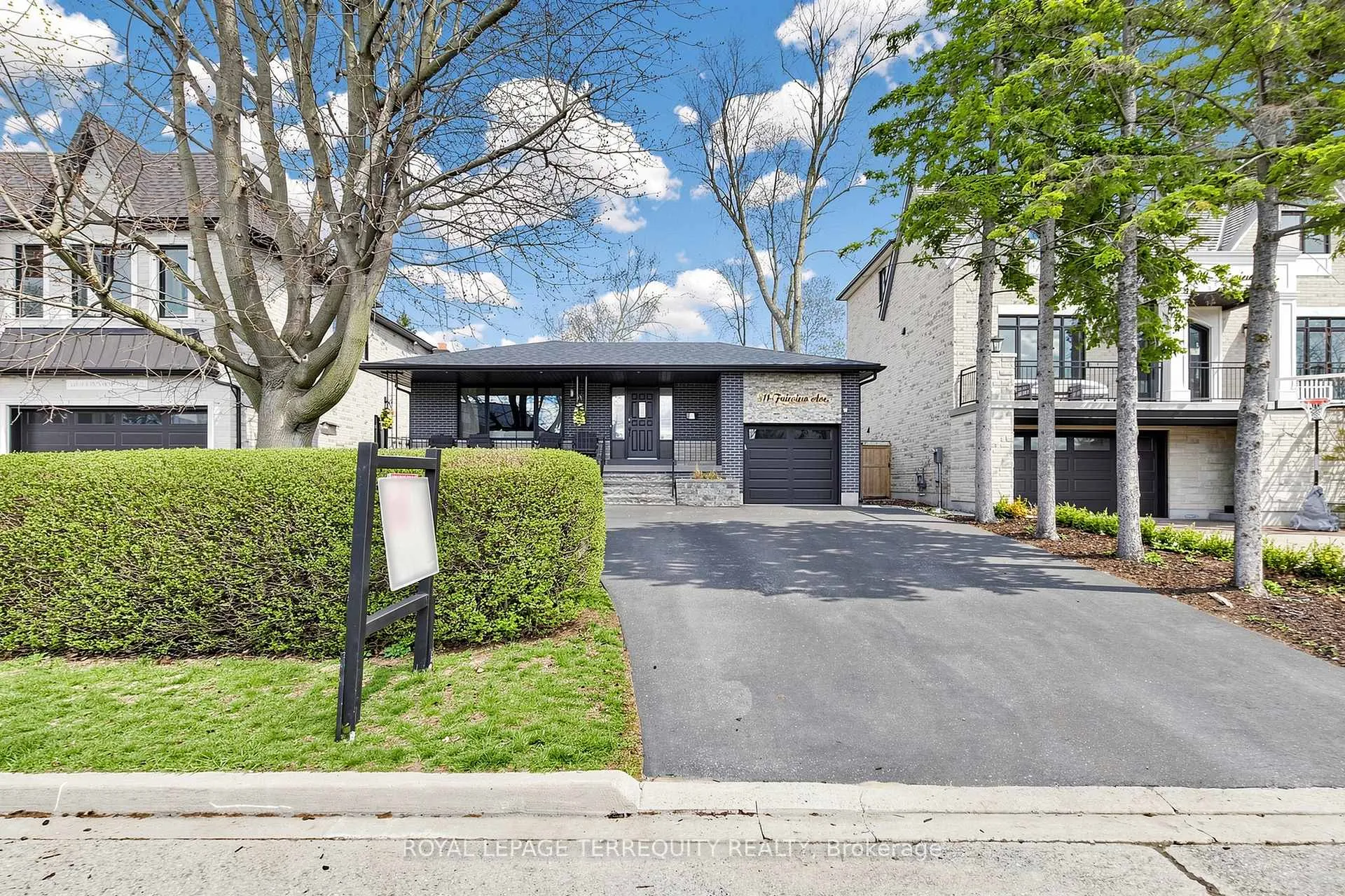 Photo 2 of 811 Fairview Avenue, Pickering, Bay Ridges — HOMEH
