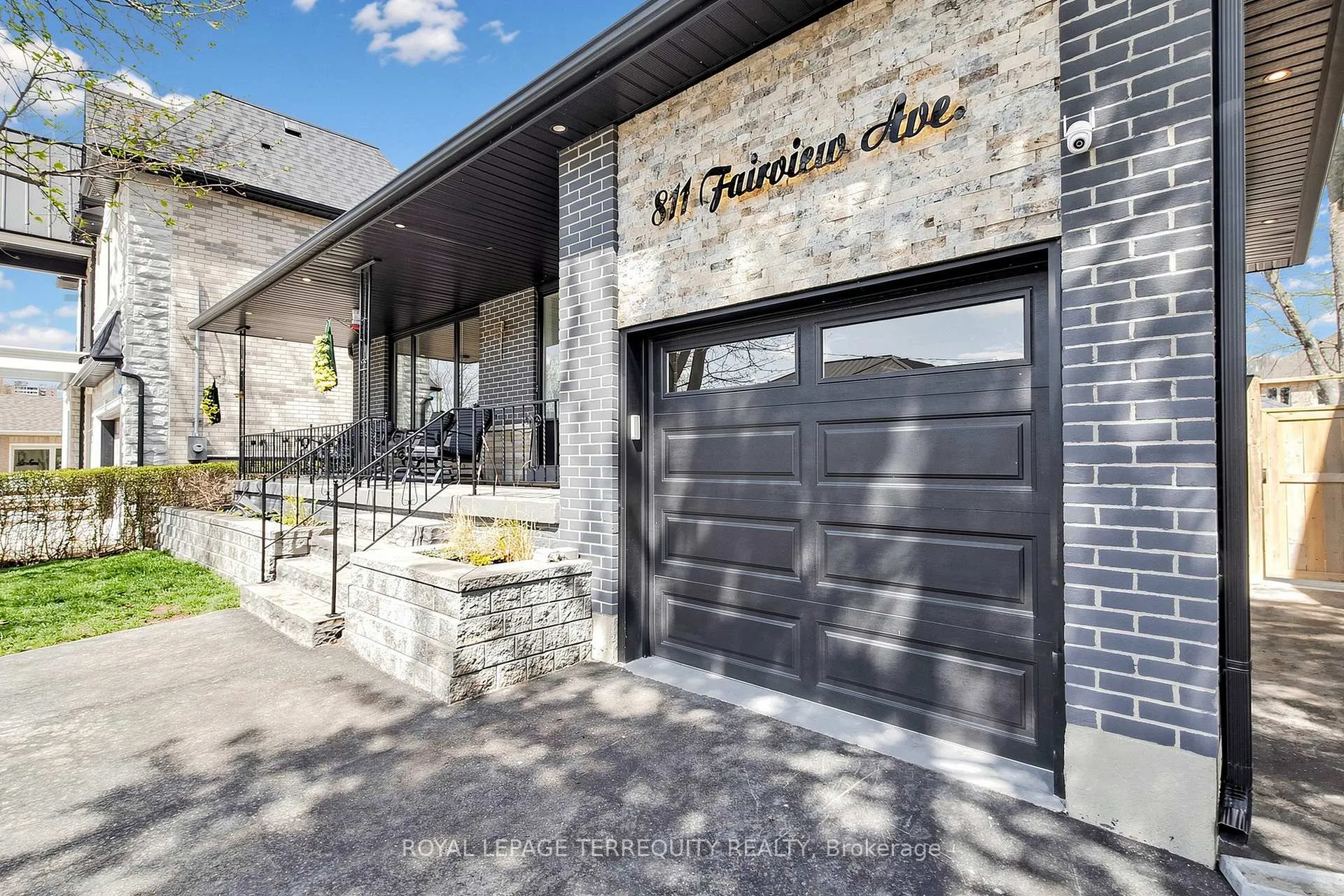 Photo 3 of 811 Fairview Avenue, Pickering, Bay Ridges — HOMEH