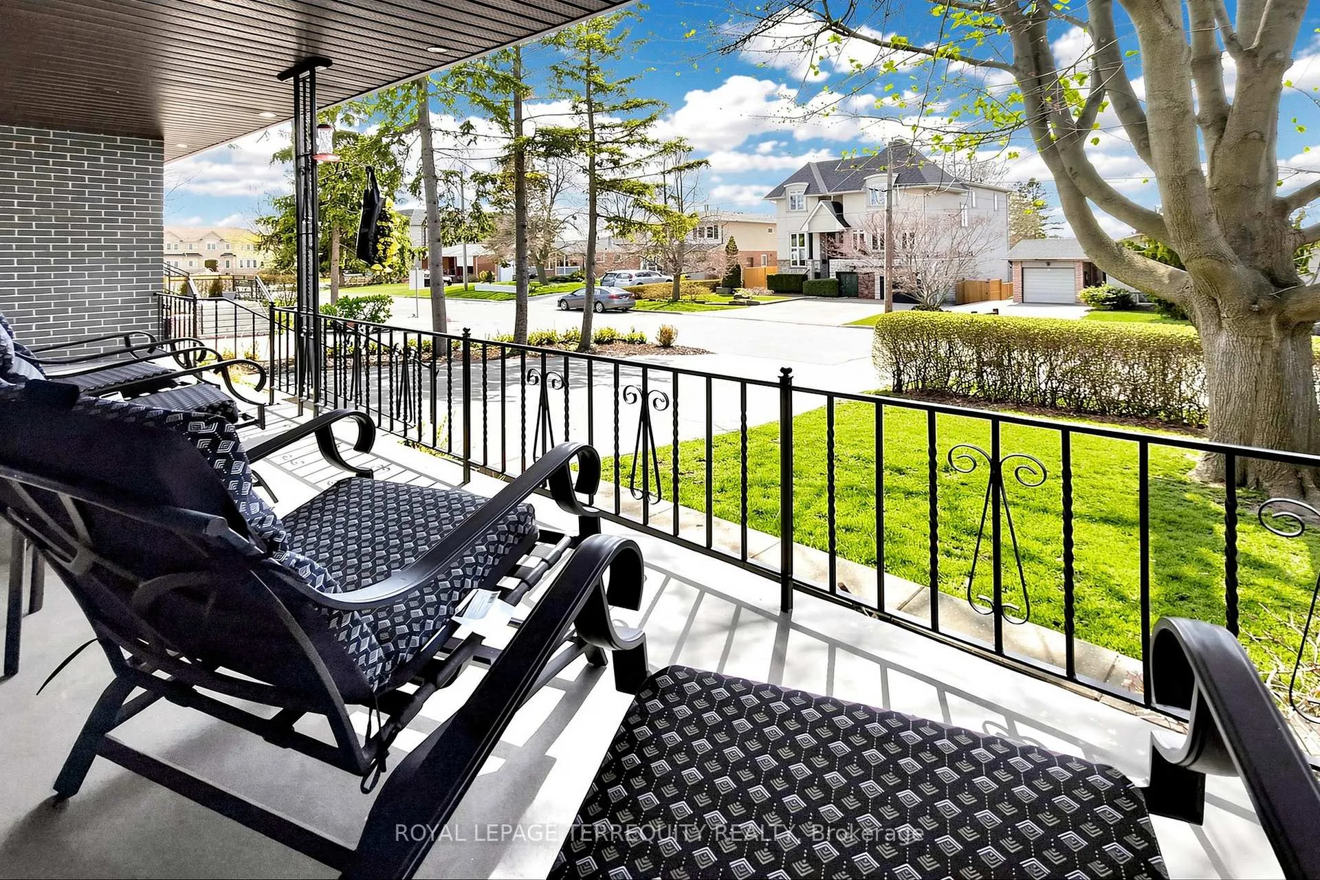 Photo 5 of 811 Fairview Avenue, Pickering, Bay Ridges — HOMEH