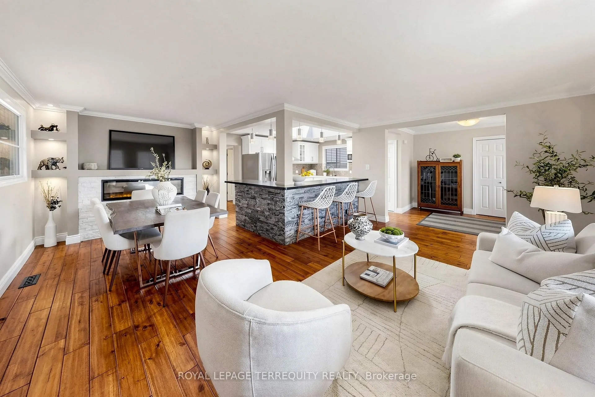 Photo 6 of 811 Fairview Avenue, Pickering, Bay Ridges — HOMEH