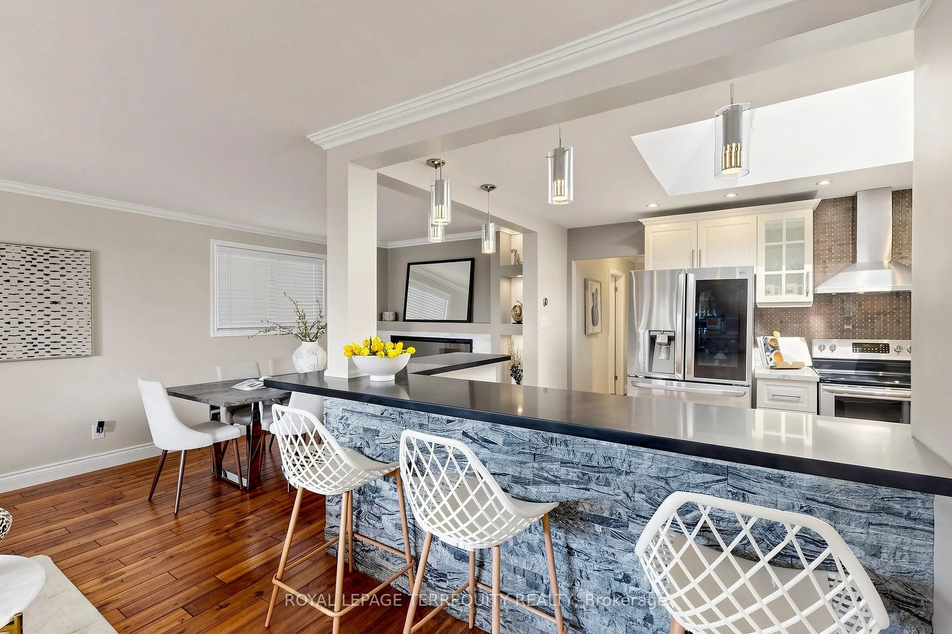 Photo 7 of 811 Fairview Avenue, Pickering, Bay Ridges — HOMEH