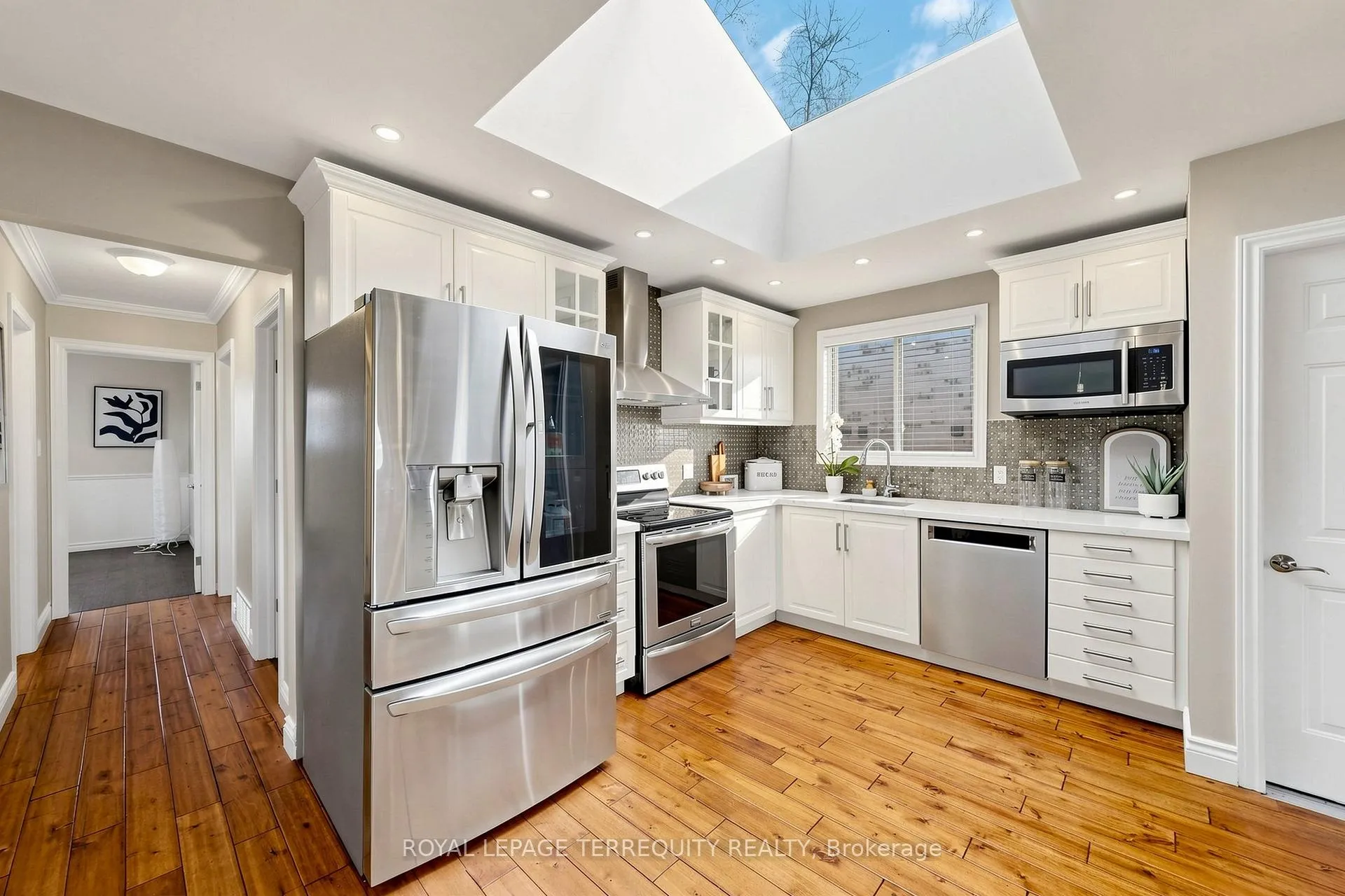 Photo 8 of 811 Fairview Avenue, Pickering, Bay Ridges — HOMEH