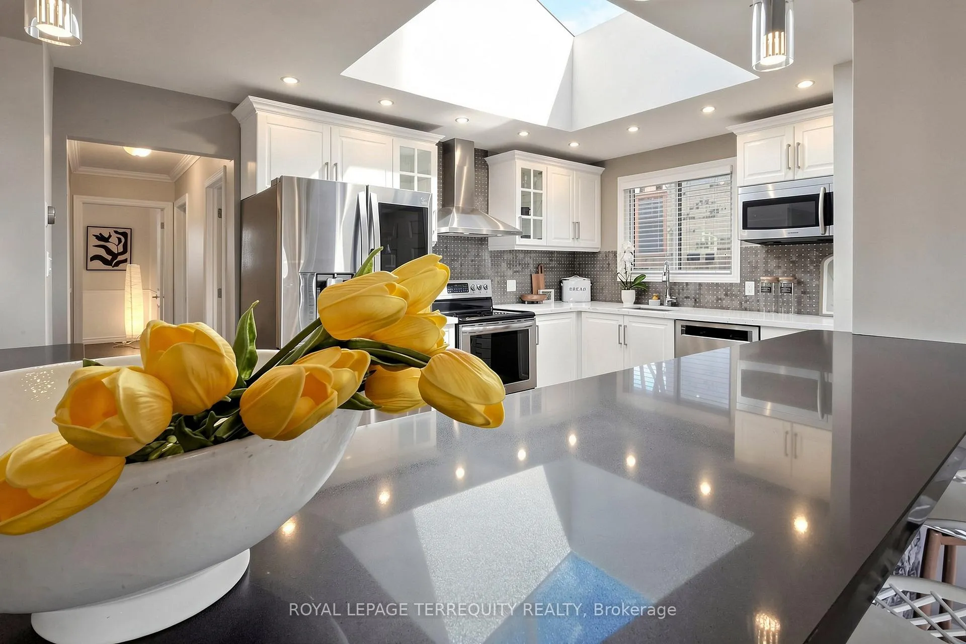 Photo 9 of 811 Fairview Avenue, Pickering, Bay Ridges — HOMEH