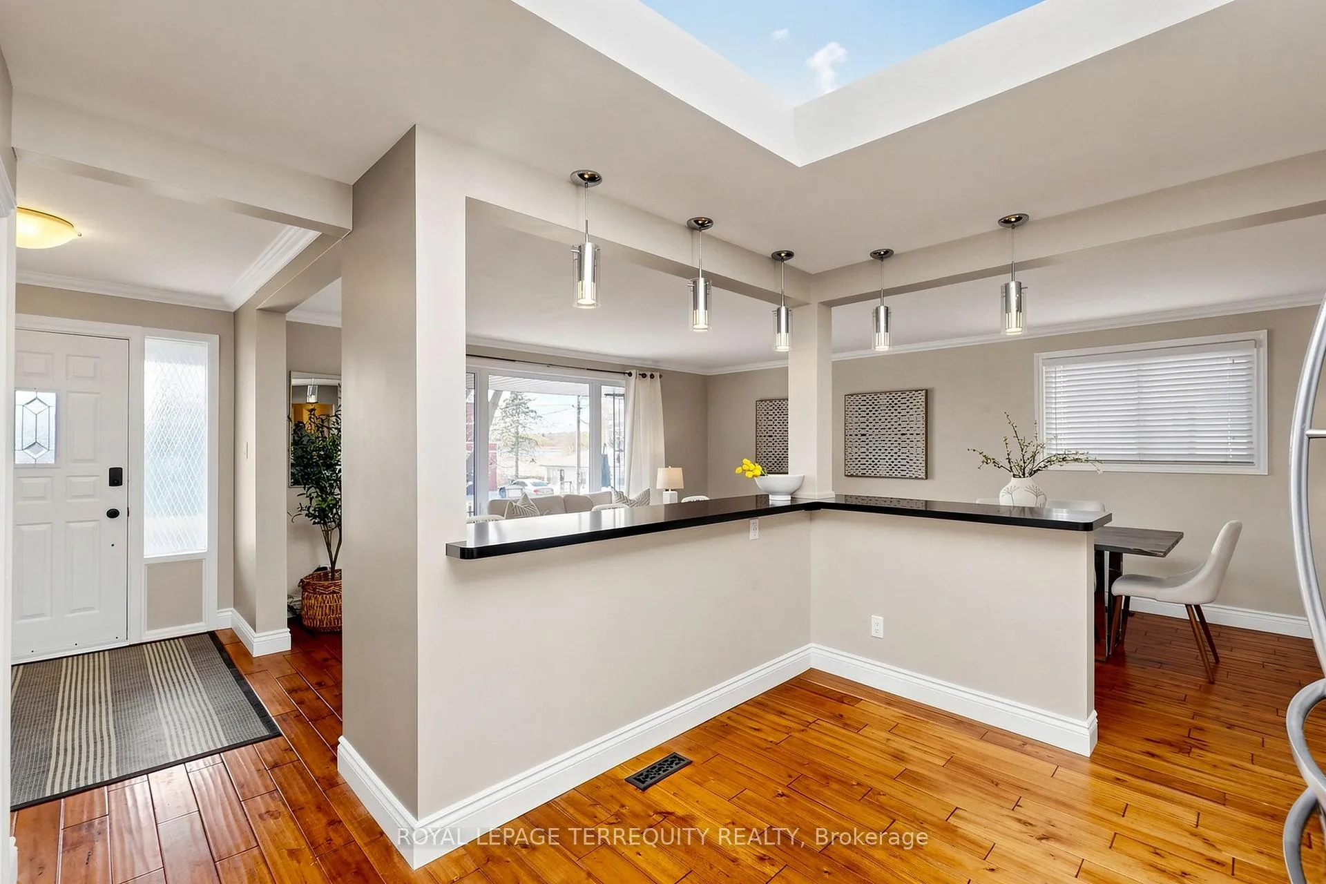 Photo 10 of 811 Fairview Avenue, Pickering, Bay Ridges — HOMEH