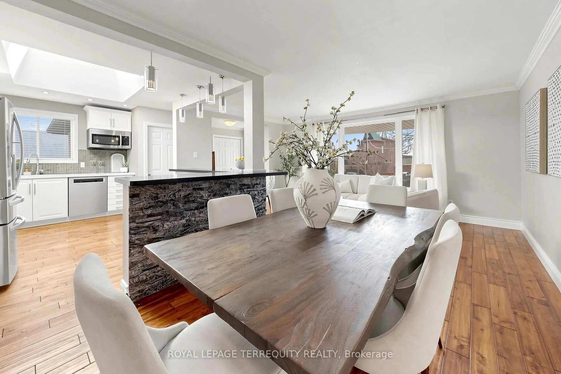 Photo 13 of 811 Fairview Avenue, Pickering, Bay Ridges — HOMEH