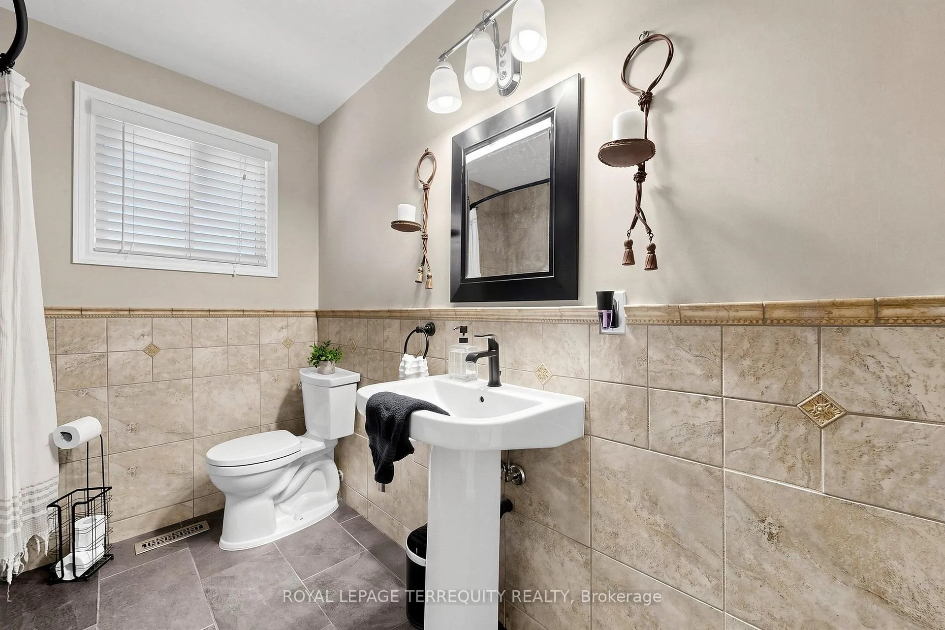Photo 19 of 811 Fairview Avenue, Pickering, Bay Ridges — HOMEH