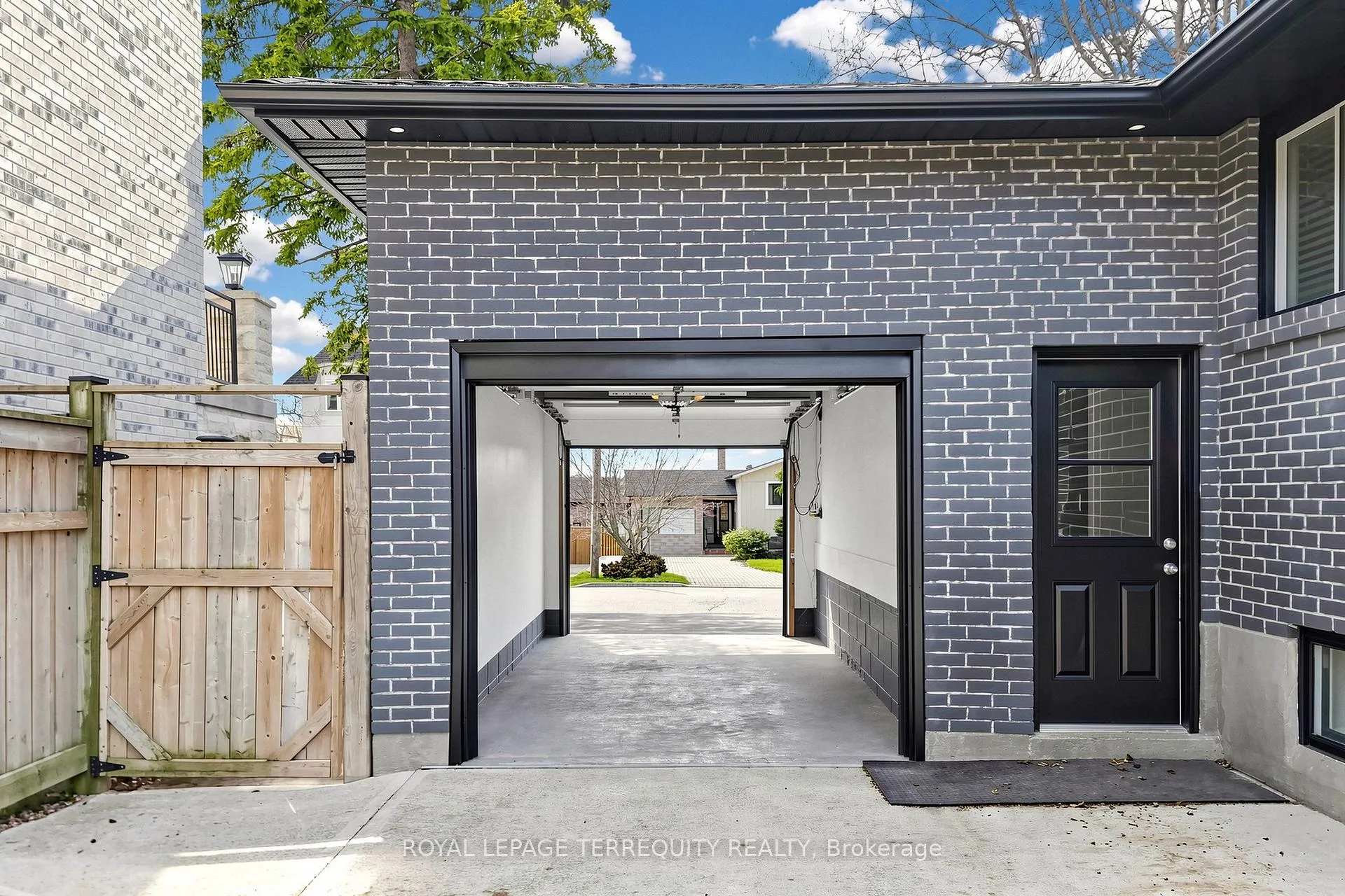 Photo 22 of 811 Fairview Avenue, Pickering, Bay Ridges — HOMEH