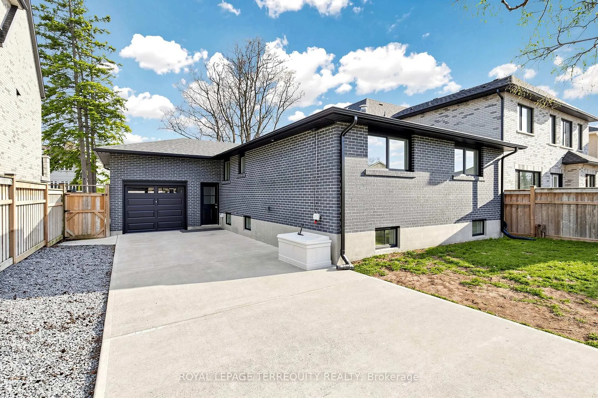 Photo 23 of 811 Fairview Avenue, Pickering, Bay Ridges — HOMEH