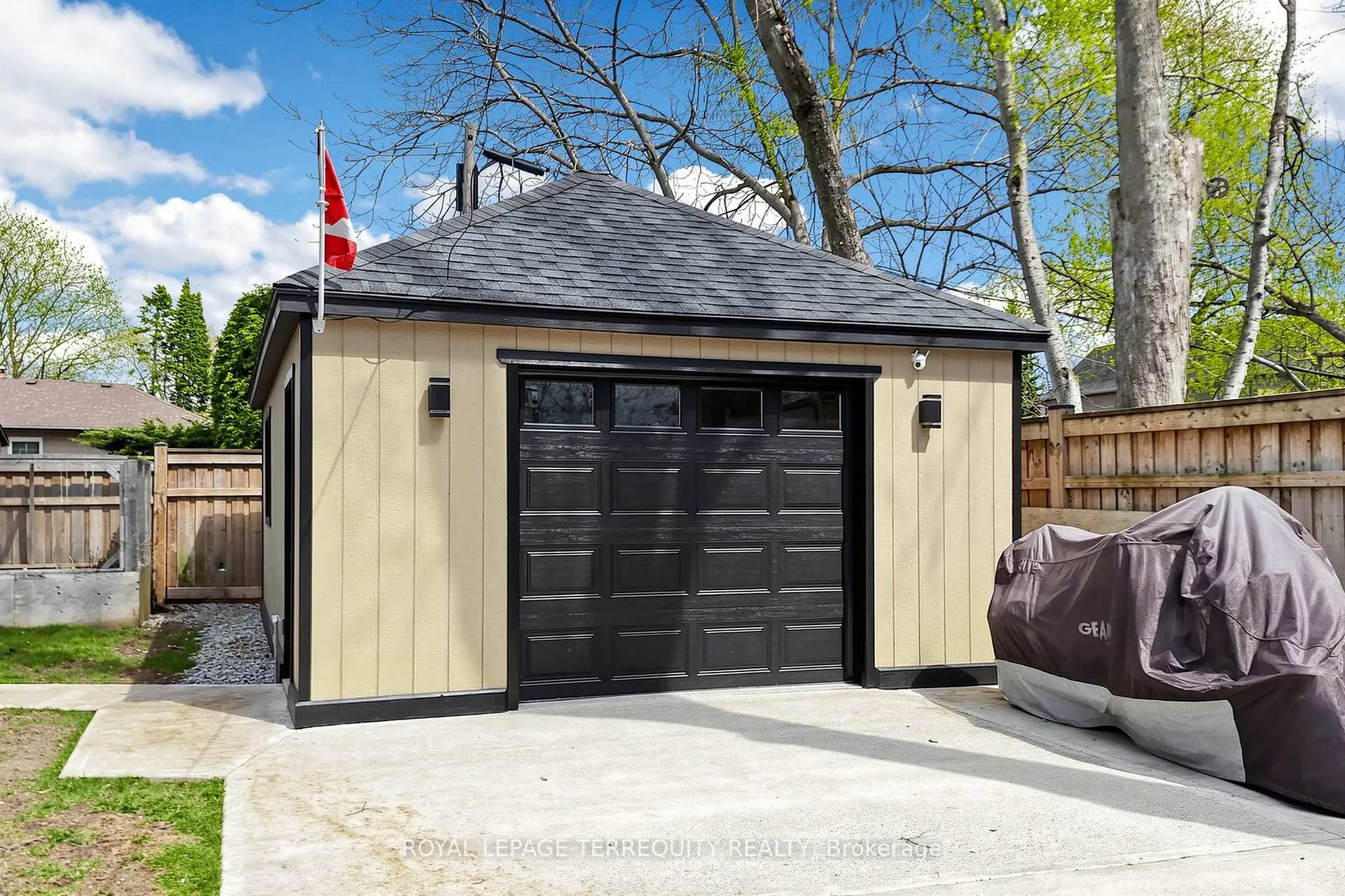 Photo 26 of 811 Fairview Avenue, Pickering, Bay Ridges — HOMEH