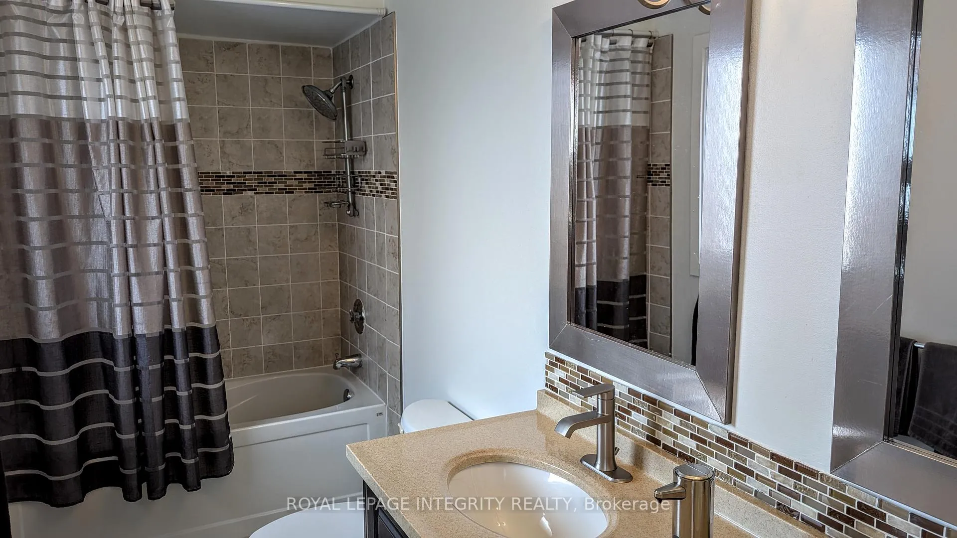 Photo 18 of 123 Dossetter Way, Ottawa, Hunt Club Park — HOMEH