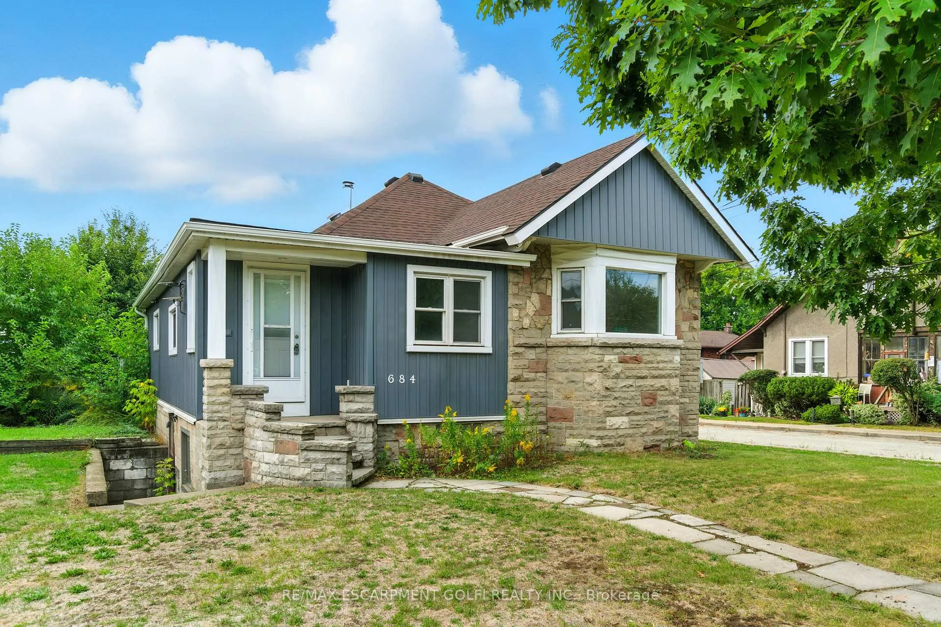 Photo 2 of 684 Beach Boulevard, Hamilton, Hamilton Beach — HOMEH