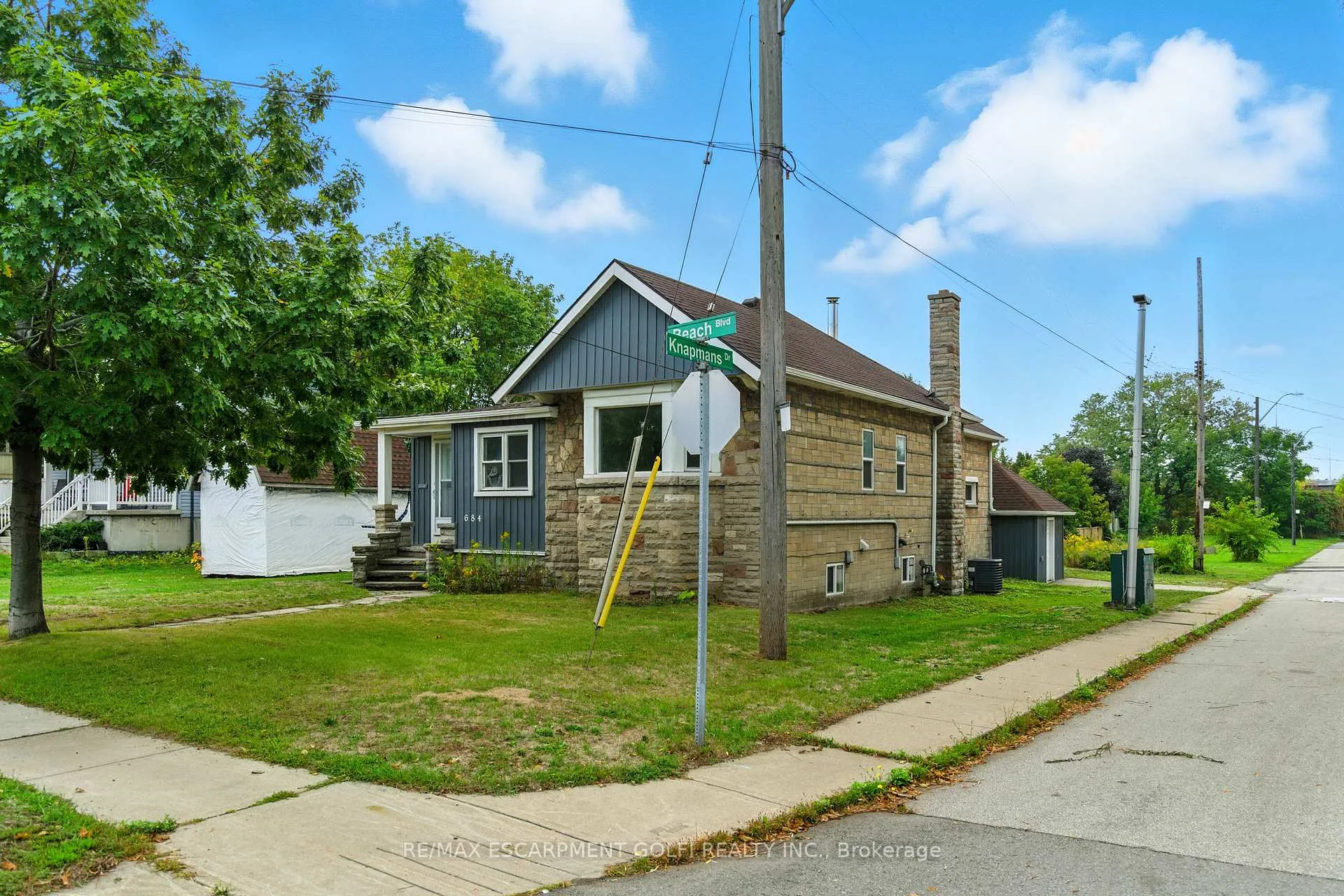 Photo 3 of 684 Beach Boulevard, Hamilton, Hamilton Beach — HOMEH