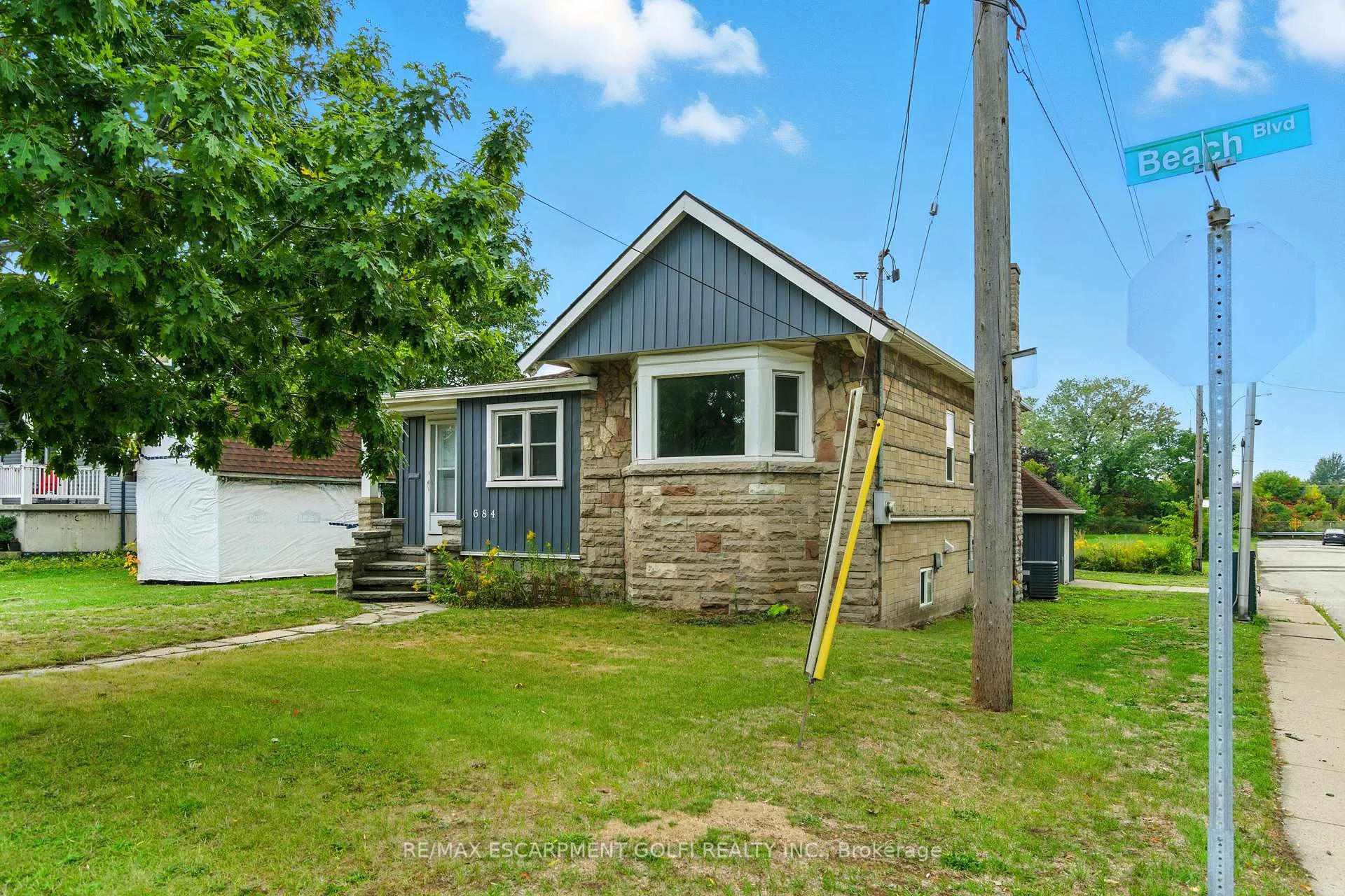 Photo 4 of 684 Beach Boulevard, Hamilton, Hamilton Beach — HOMEH