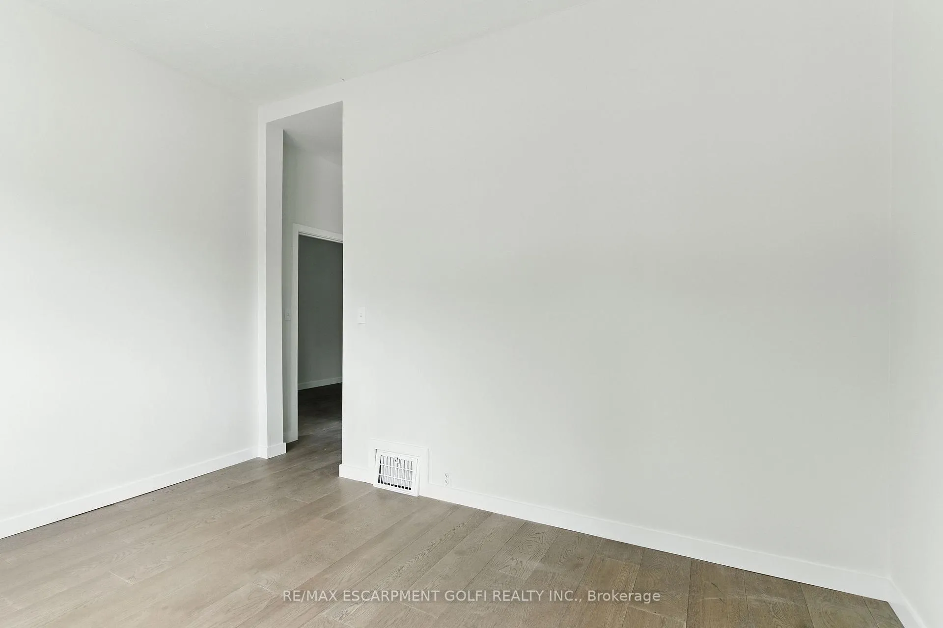 Photo 13 of 684 Beach Boulevard, Hamilton, Hamilton Beach — HOMEH