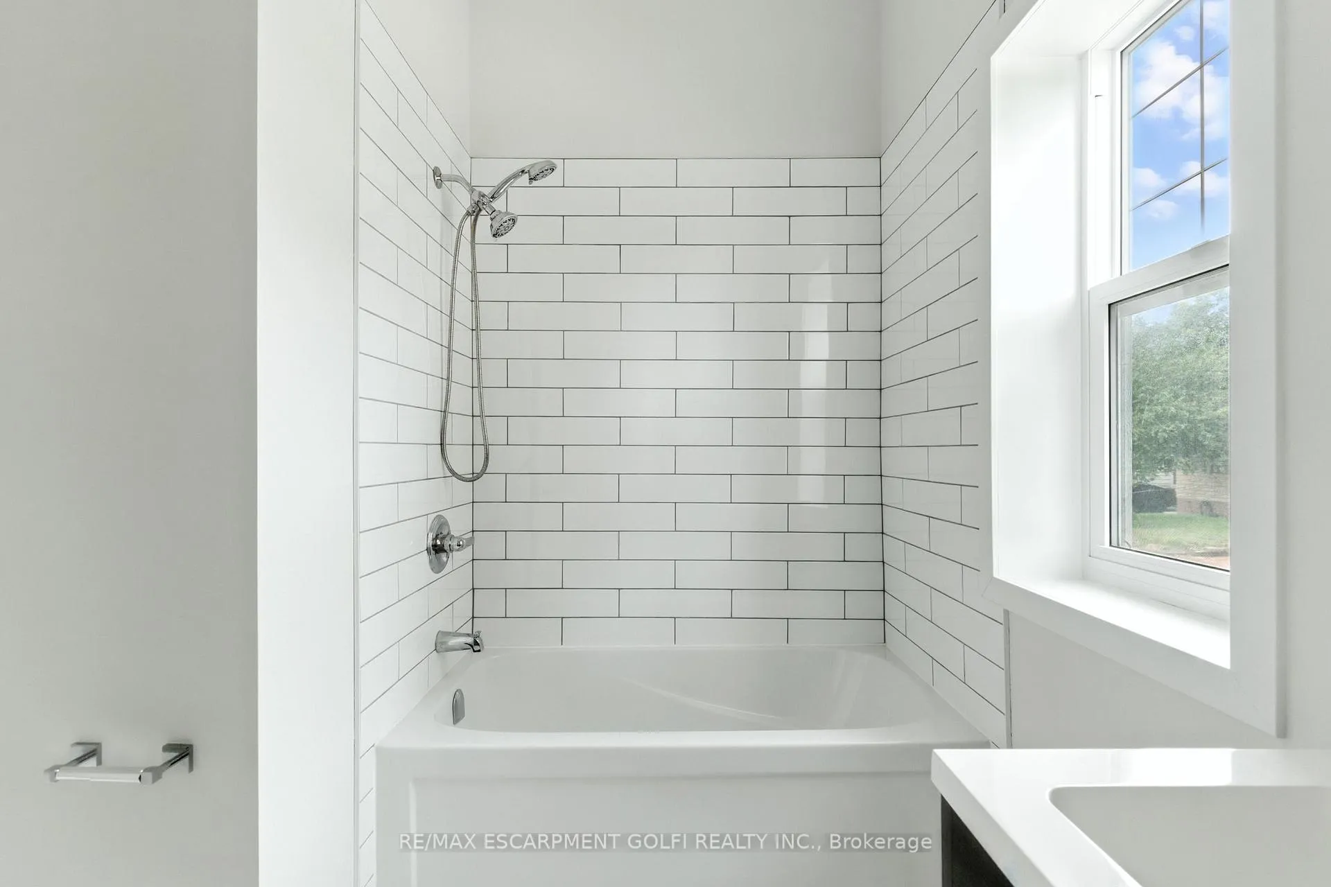 Photo 15 of 684 Beach Boulevard, Hamilton, Hamilton Beach — HOMEH