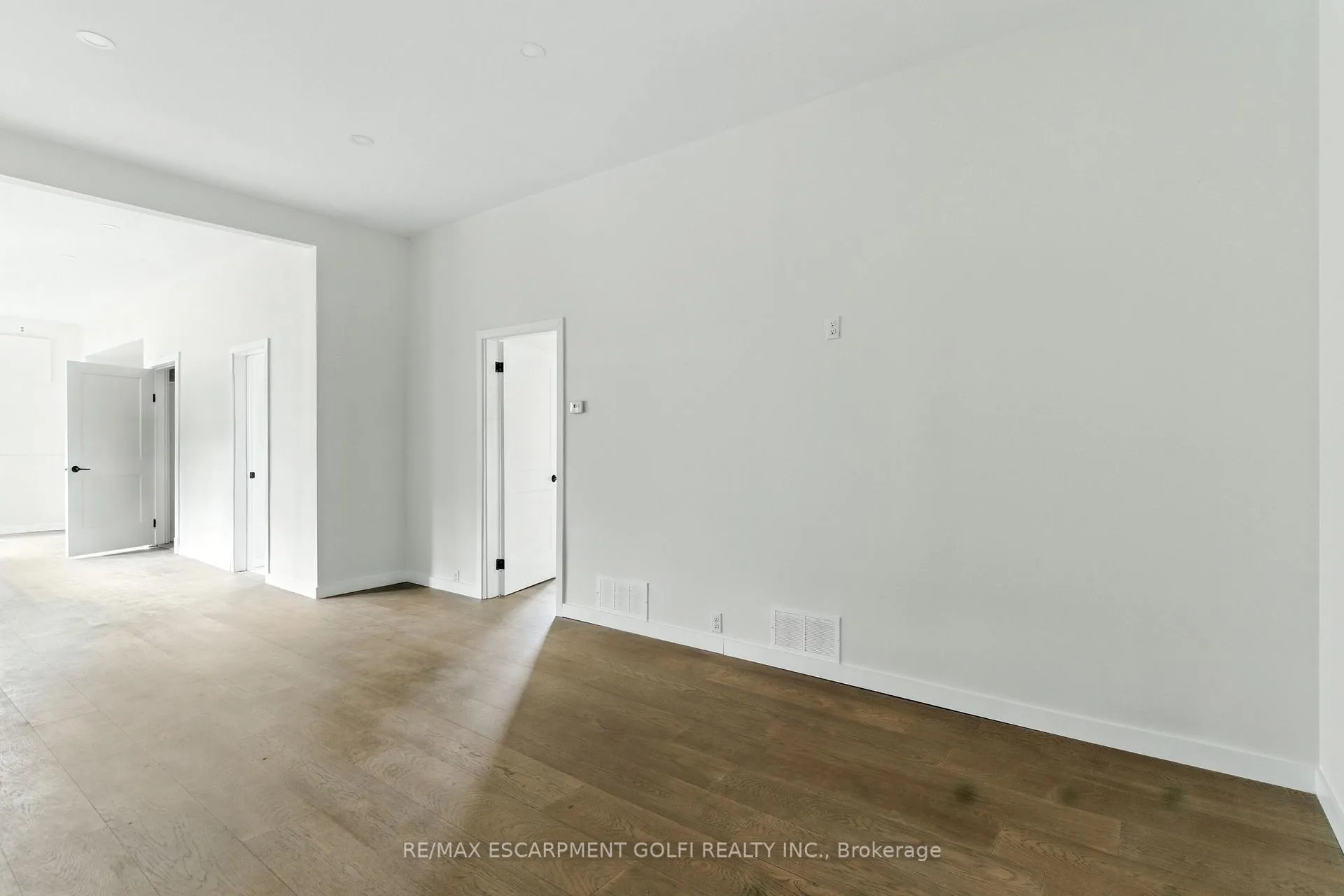 Photo 16 of 684 Beach Boulevard, Hamilton, Hamilton Beach — HOMEH