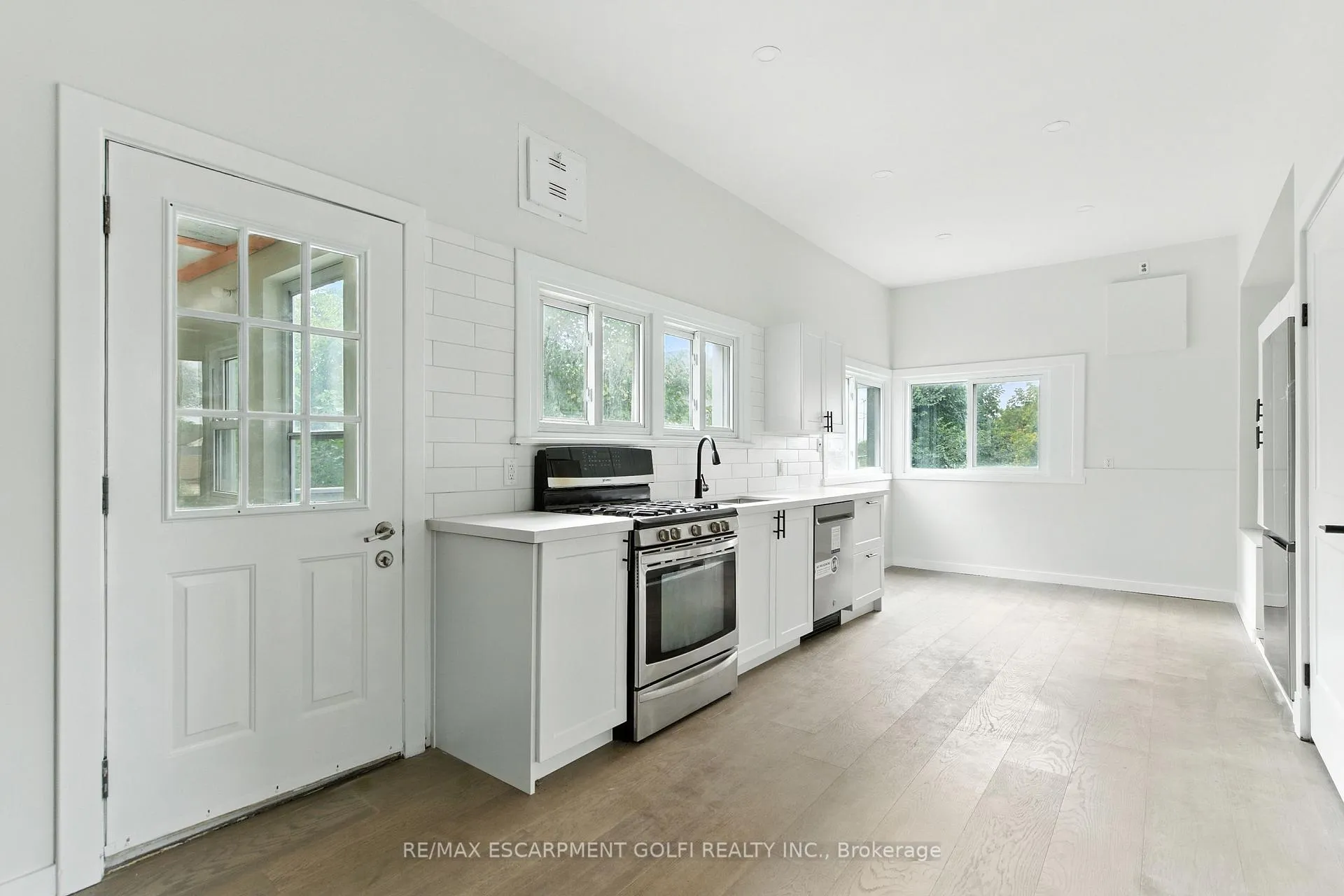 Photo 25 of 684 Beach Boulevard, Hamilton, Hamilton Beach — HOMEH