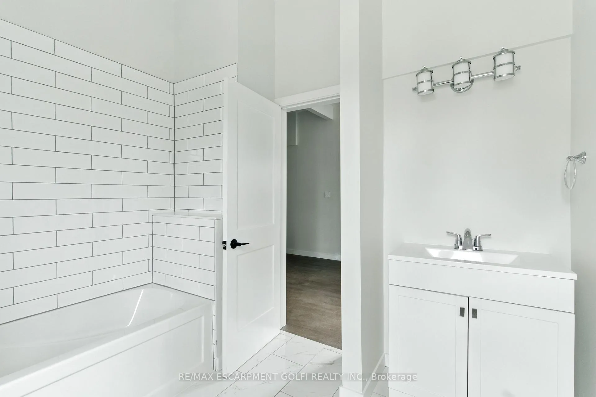 Photo 32 of 684 Beach Boulevard, Hamilton, Hamilton Beach — HOMEH