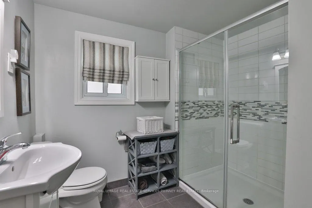 Photo 16 of 233 Glenholme Avenue, Hamilton, Glenview — HOMEH