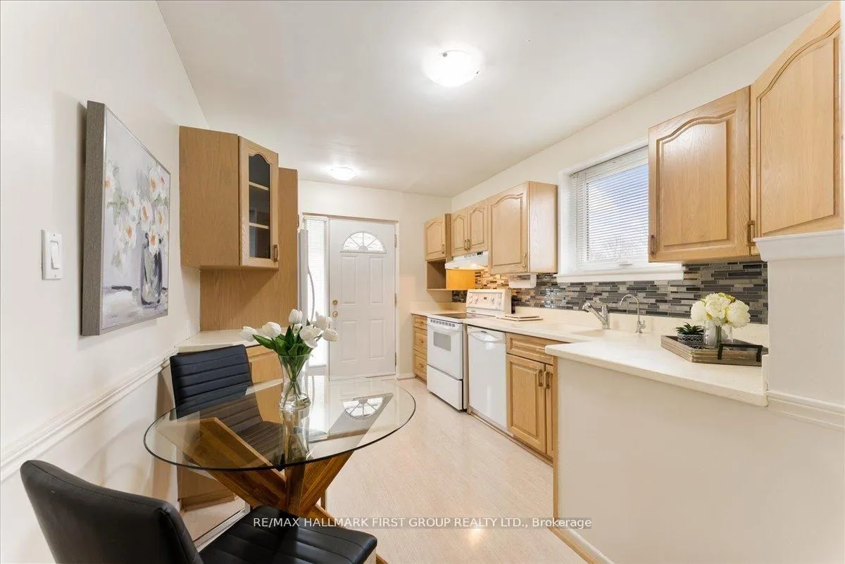 Photo 8 of 78 Tulloch Drive, Ajax, South East — HOMEH