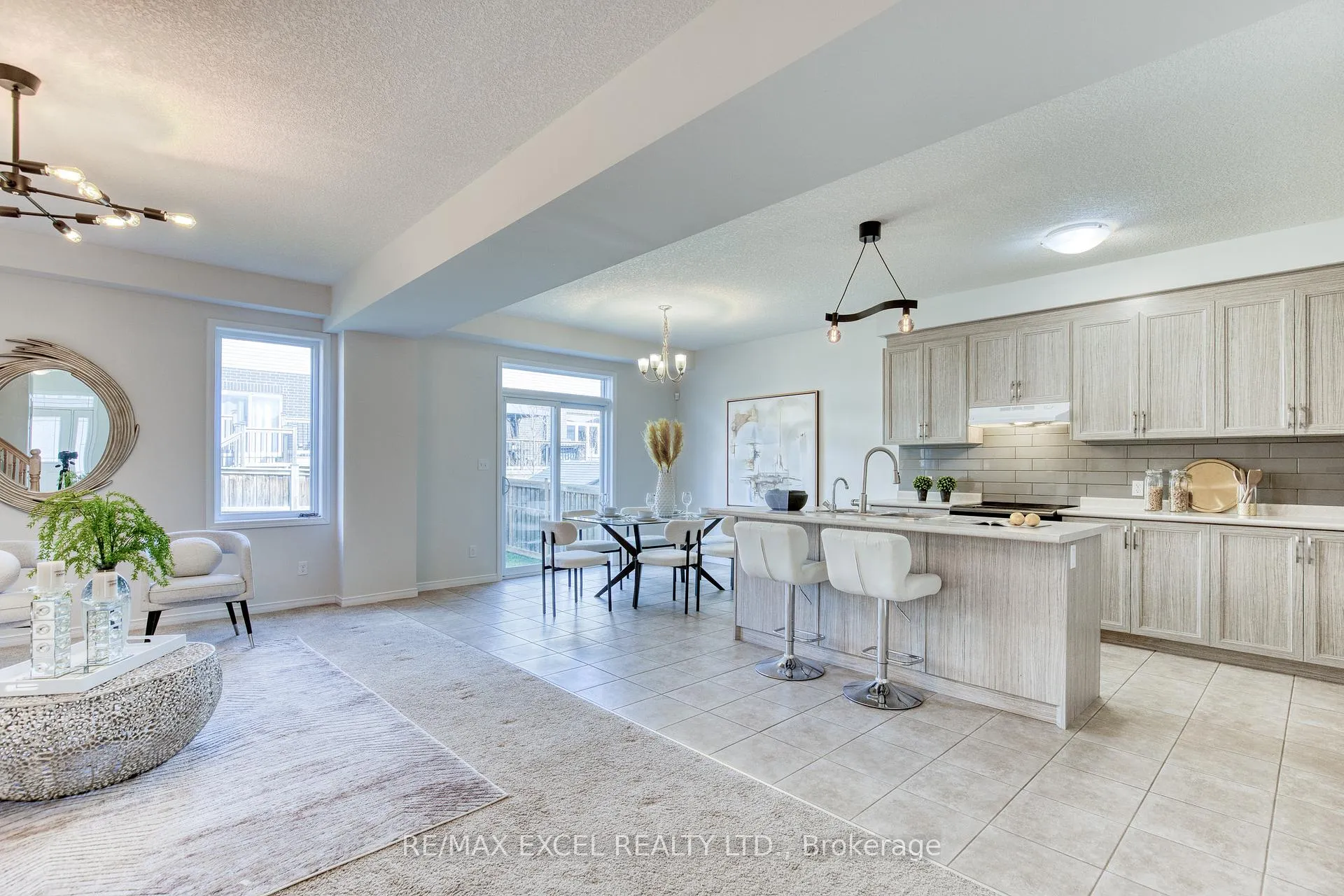 Photo 7 of 692 Indian Grass Street, Waterloo, Columbia Forest — HOMEH