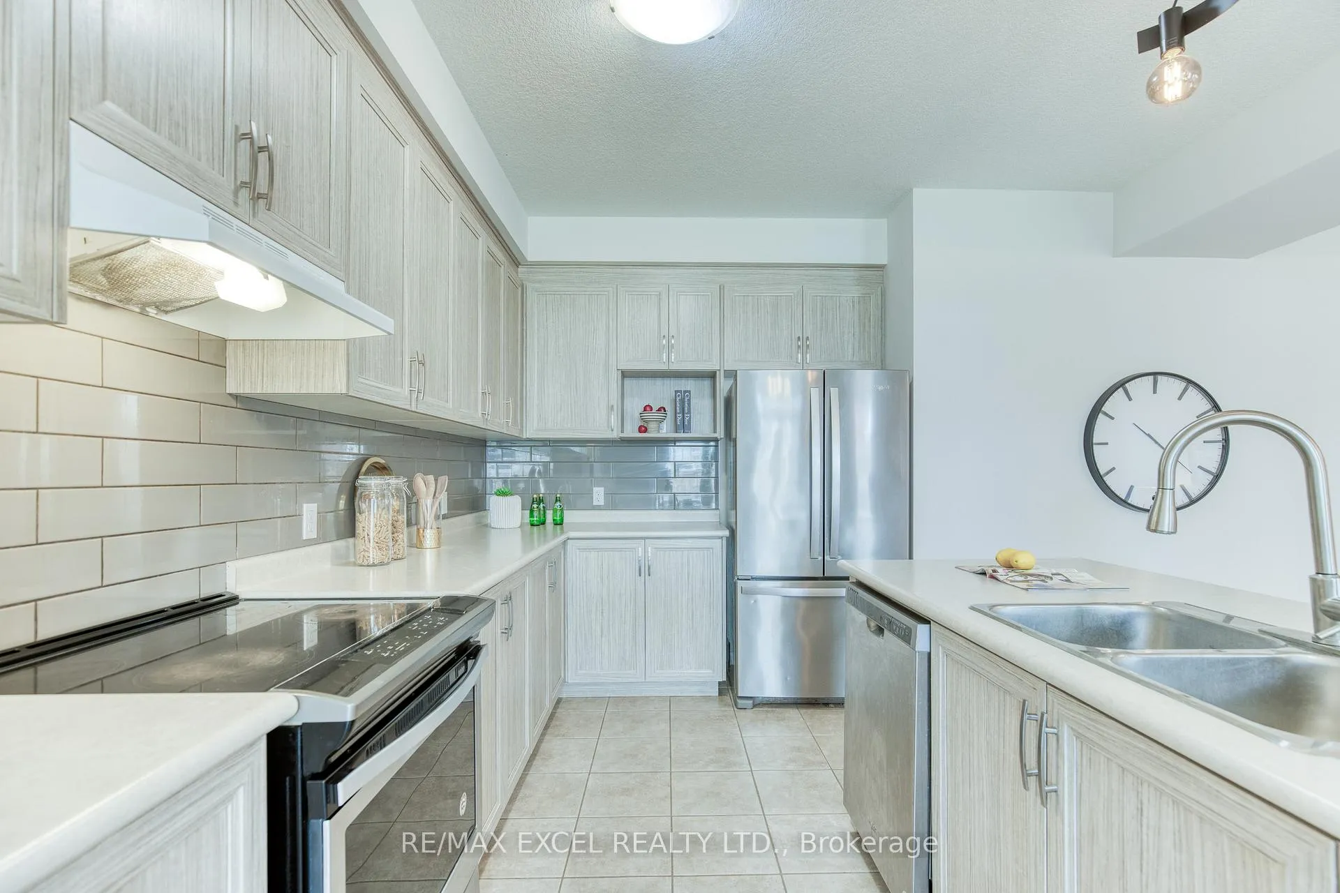 Photo 15 of 692 Indian Grass Street, Waterloo, Columbia Forest — HOMEH